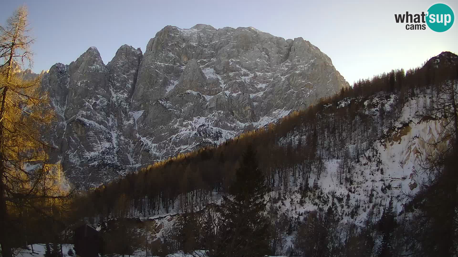 Webcam Vršič LIVE maison Erjavčeva – vue sur PRISOJNIK – Slovénie