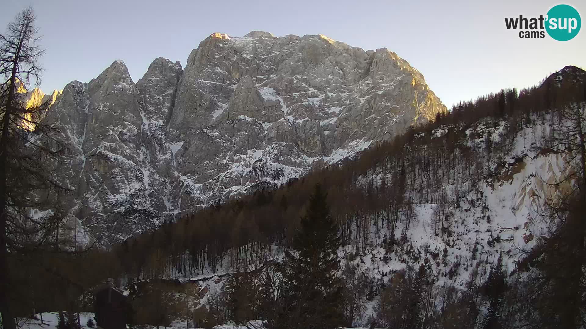 Vršič LIVE Webcam Haus Erjavčeva – Blick auf PRISOJNIK – Slowenien