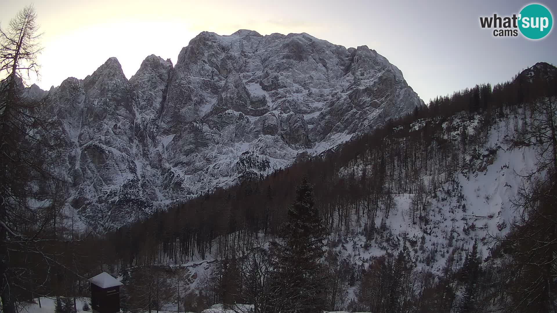 Vršič camera en vivo Casa Erjavčeva – vista a PRISOJNIK – Eslovenia