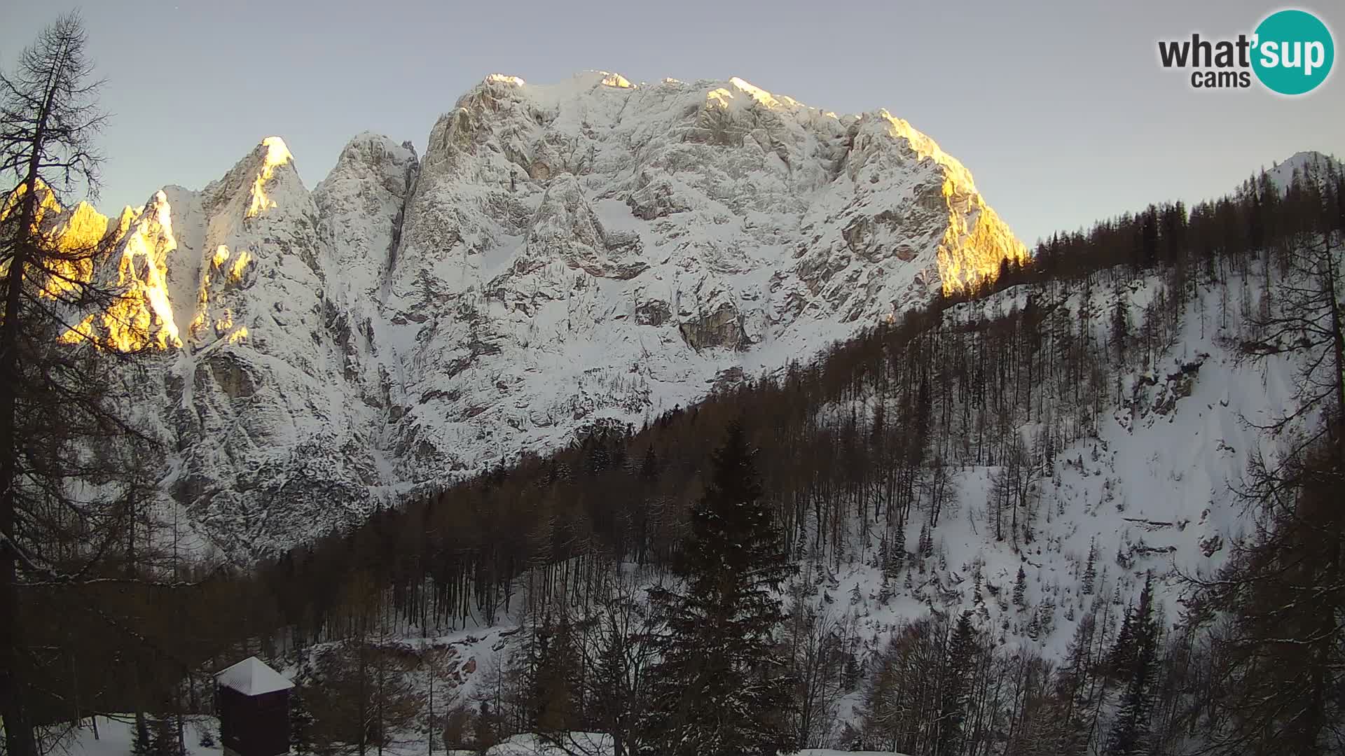 Webcam Vršič LIVE maison Erjavčeva – vue sur PRISOJNIK – Slovénie