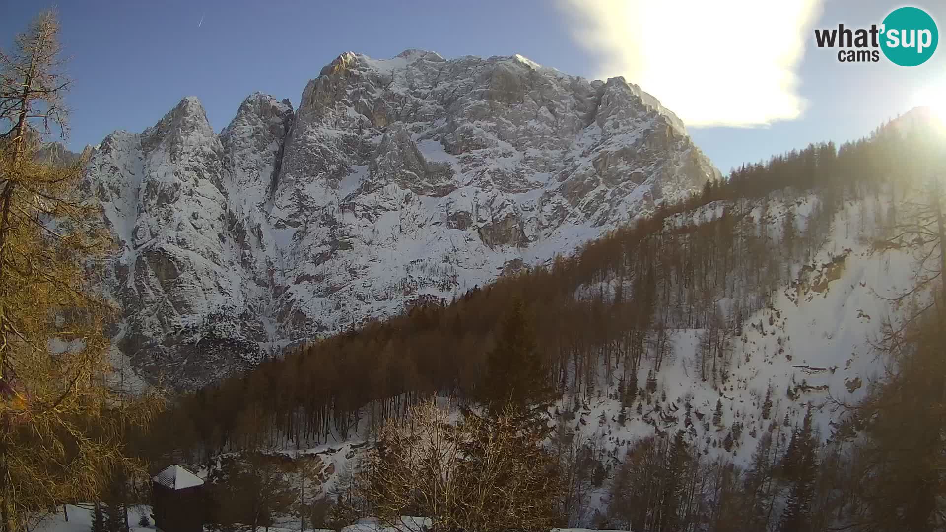 Vršič LIVE webcam Erjavčeva house – view to PRISOJNIK – Slovenia