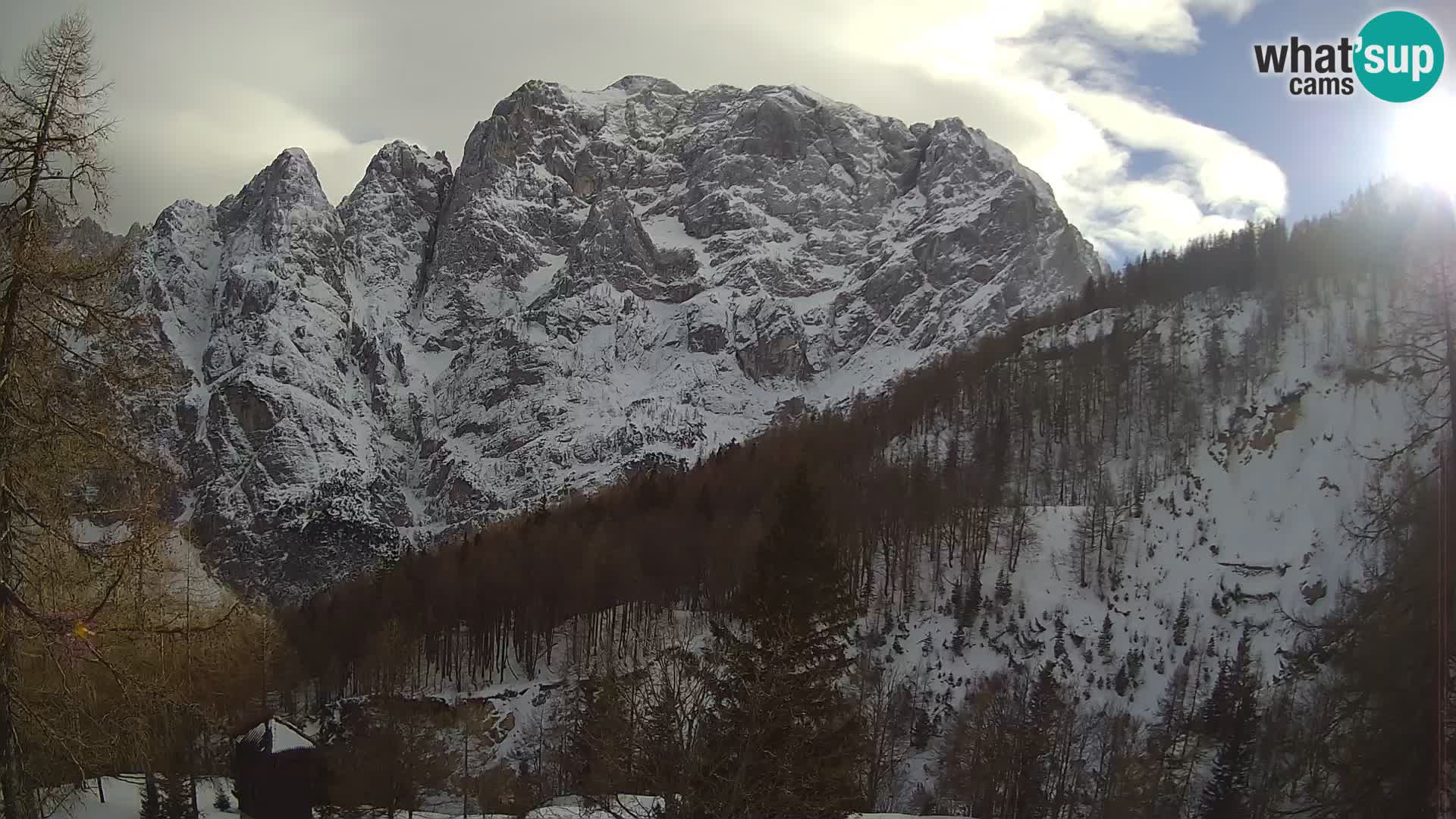 Vršič LIVE webcam Erjavčeva house – view to PRISOJNIK – Slovenia