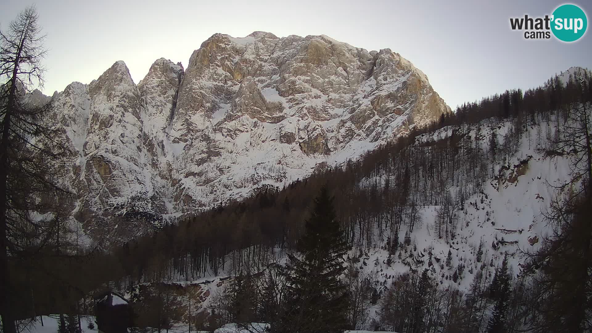 Vršič LIVE Webcam Haus Erjavčeva – Blick auf PRISOJNIK – Slowenien