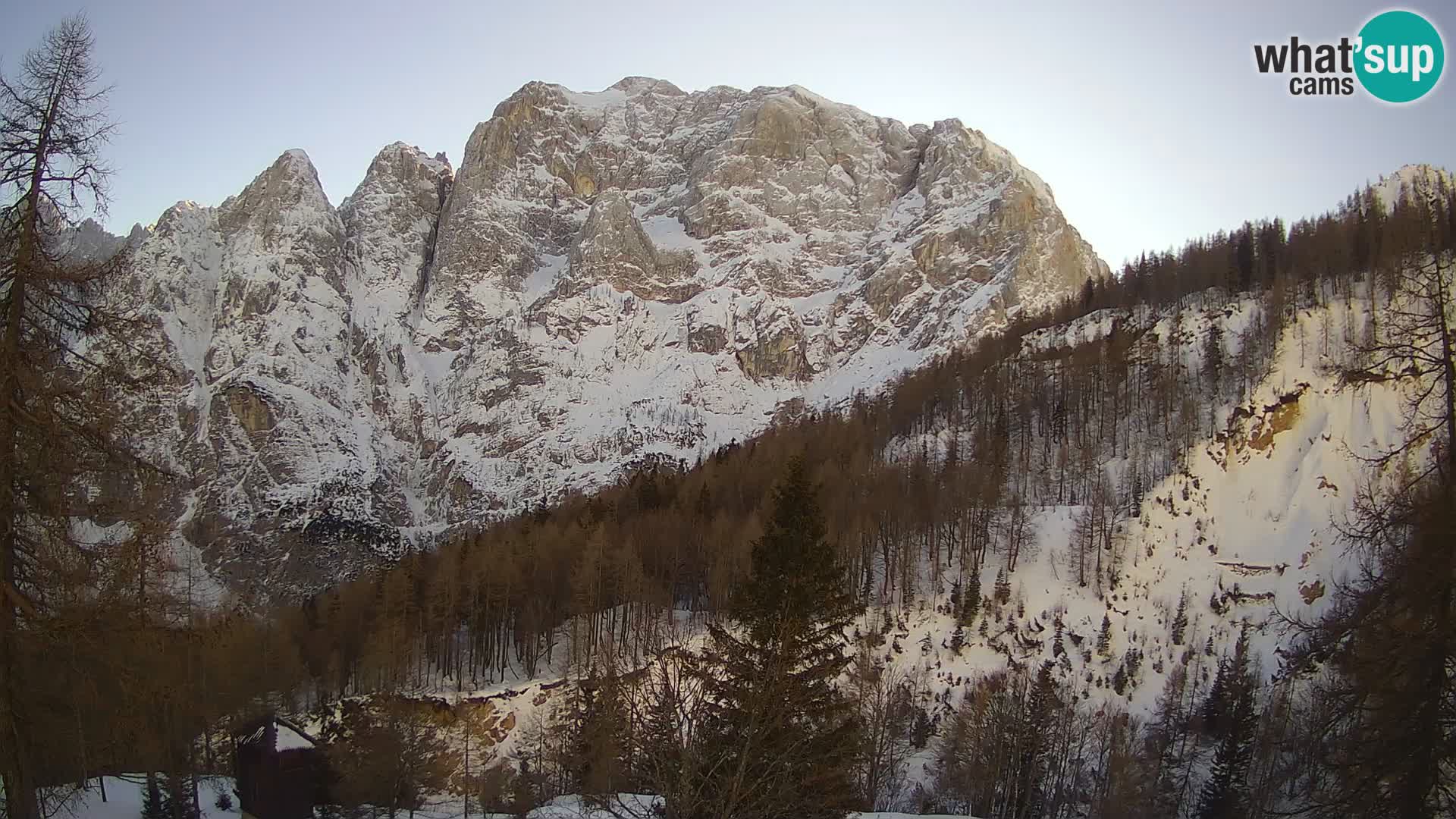 Webcam Vršič LIVE maison Erjavčeva – vue sur PRISOJNIK – Slovénie