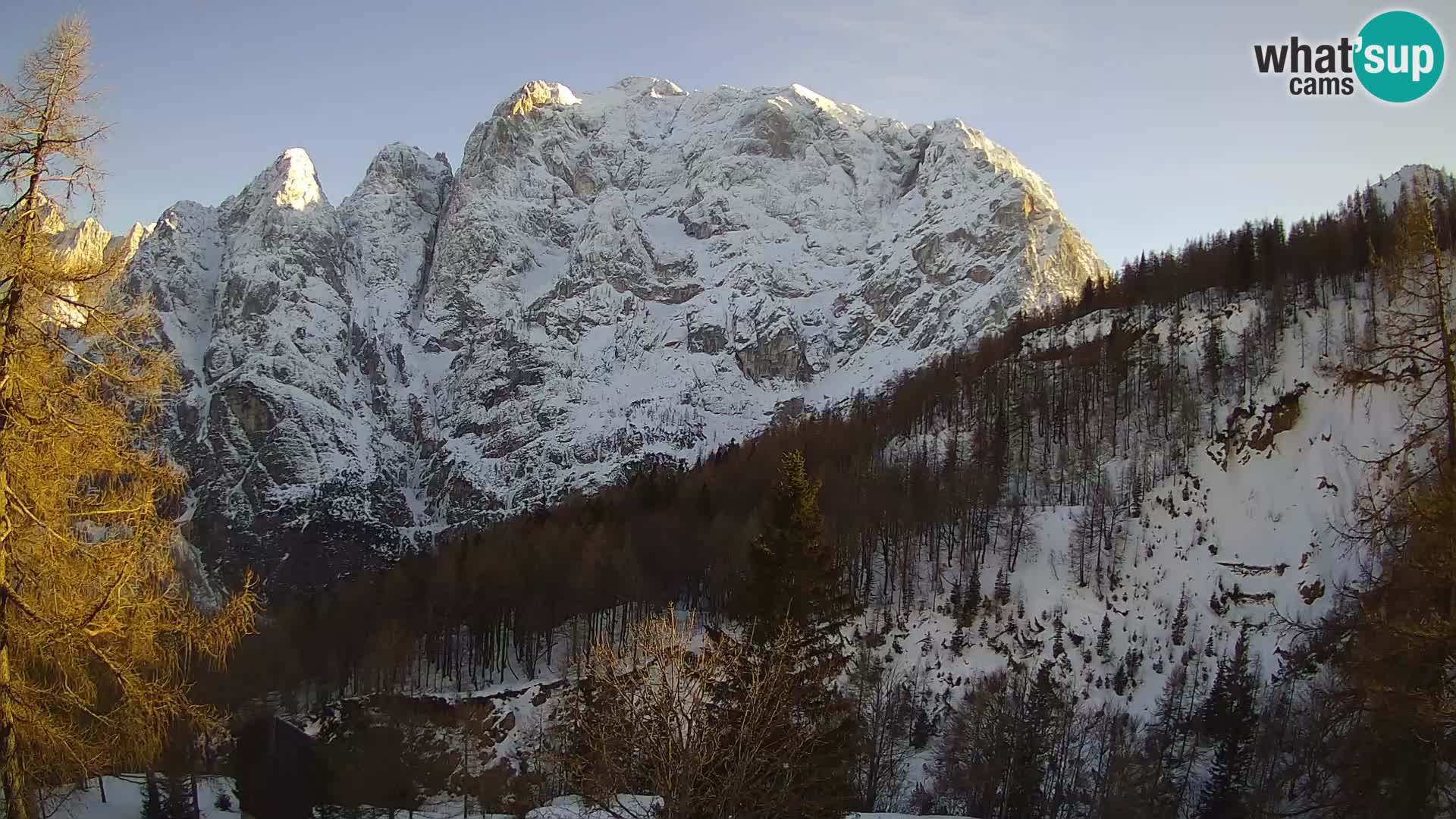 Vršič LIVE Webcam Haus Erjavčeva – Blick auf PRISOJNIK – Slowenien