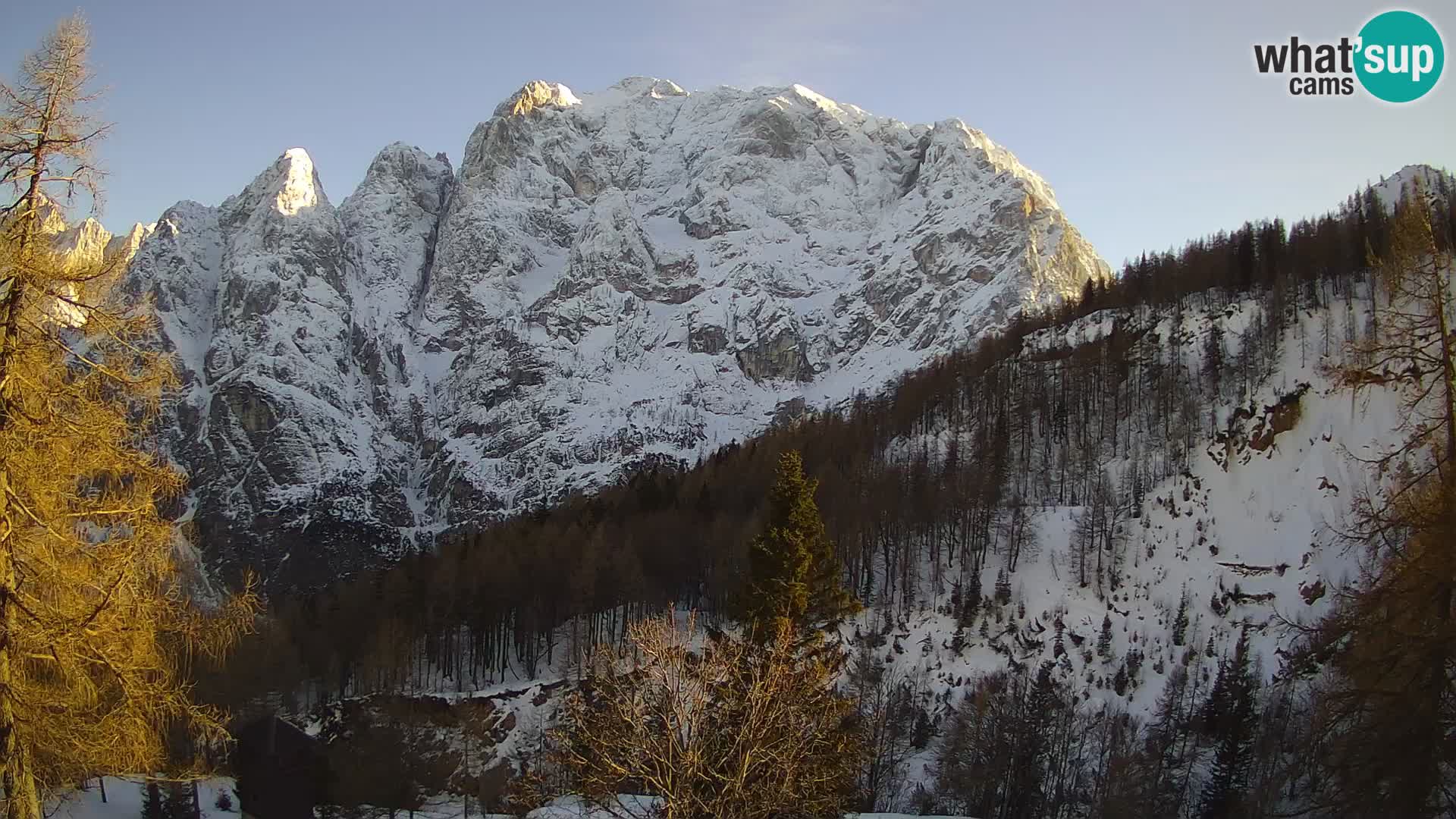 Webcam Vršič LIVE maison Erjavčeva – vue sur PRISOJNIK – Slovénie