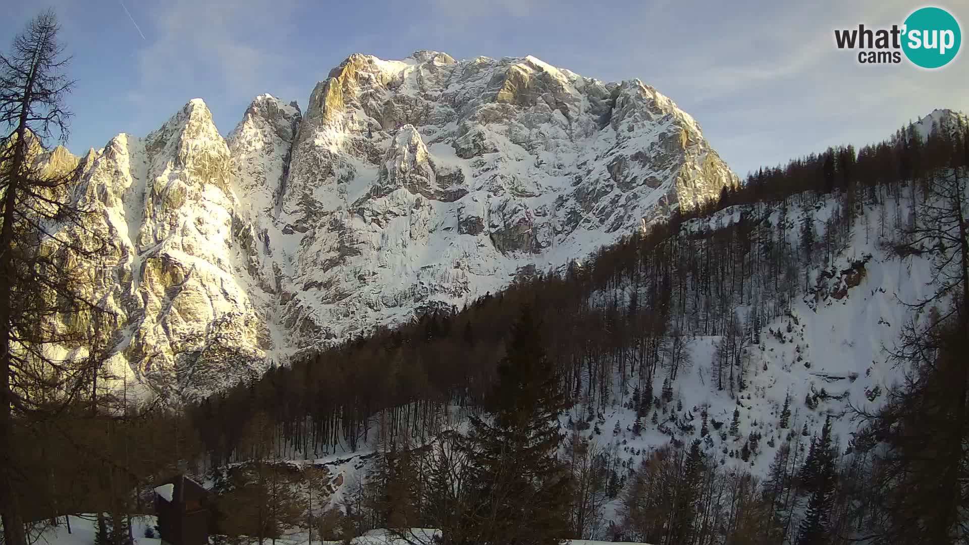 Webcam Vršič LIVE maison Erjavčeva – vue sur PRISOJNIK – Slovénie