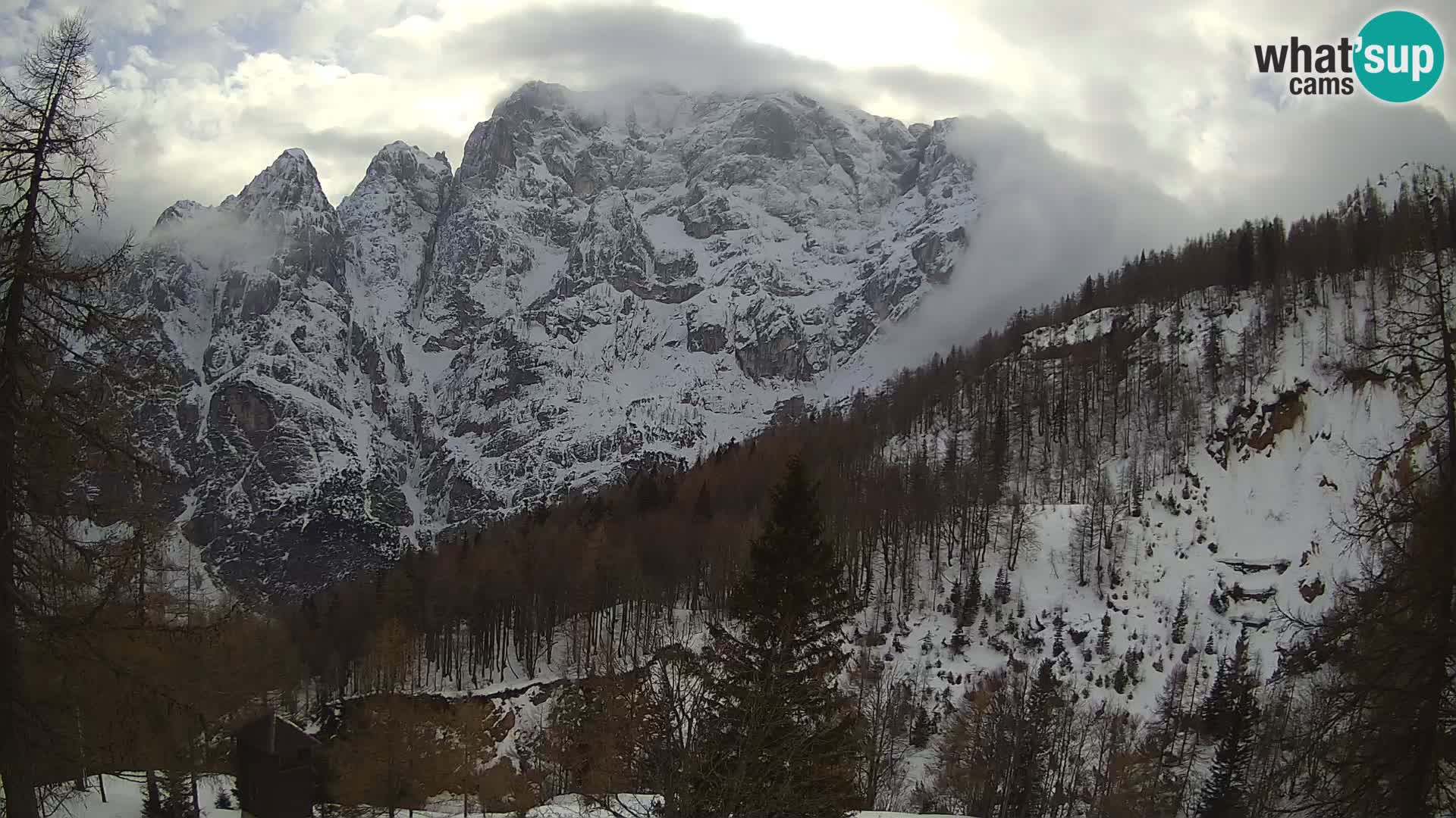 Vršič LIVE webcam casa Erjavčeva – vista sul PRISOJNIK – Slovenia