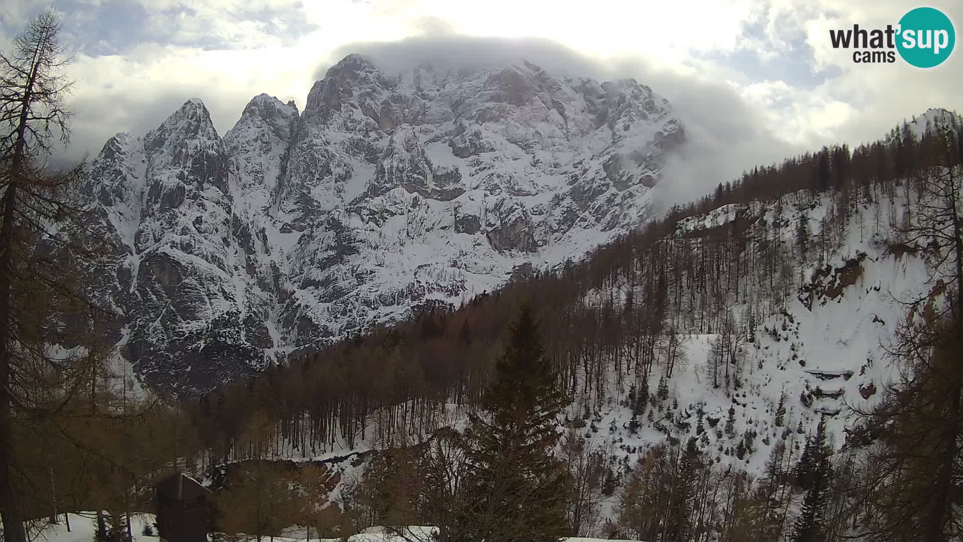 Vršič LIVE webcam Erjavčeva house – view to PRISOJNIK – Slovenia