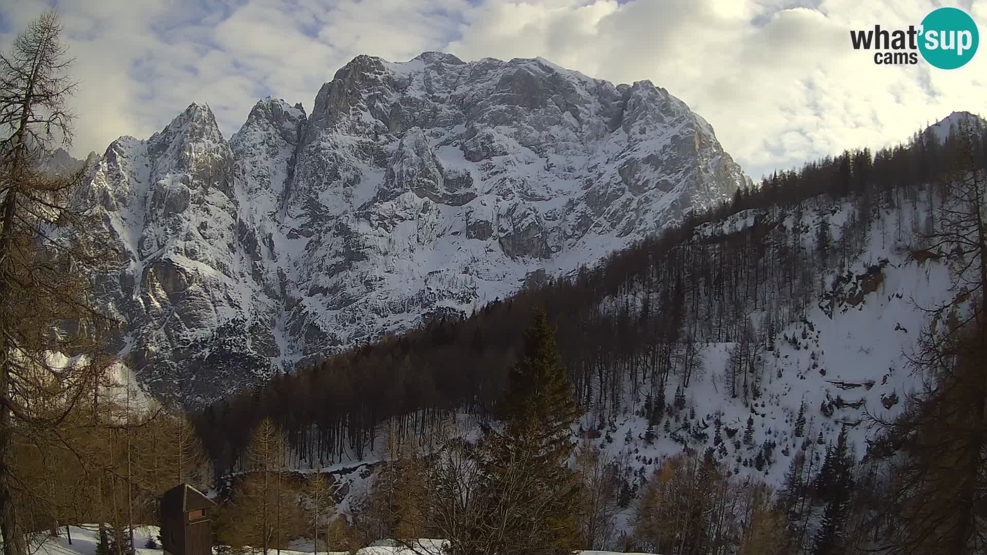 Vršič LIVE webcam Erjavčeva house – view to PRISOJNIK – Slovenia