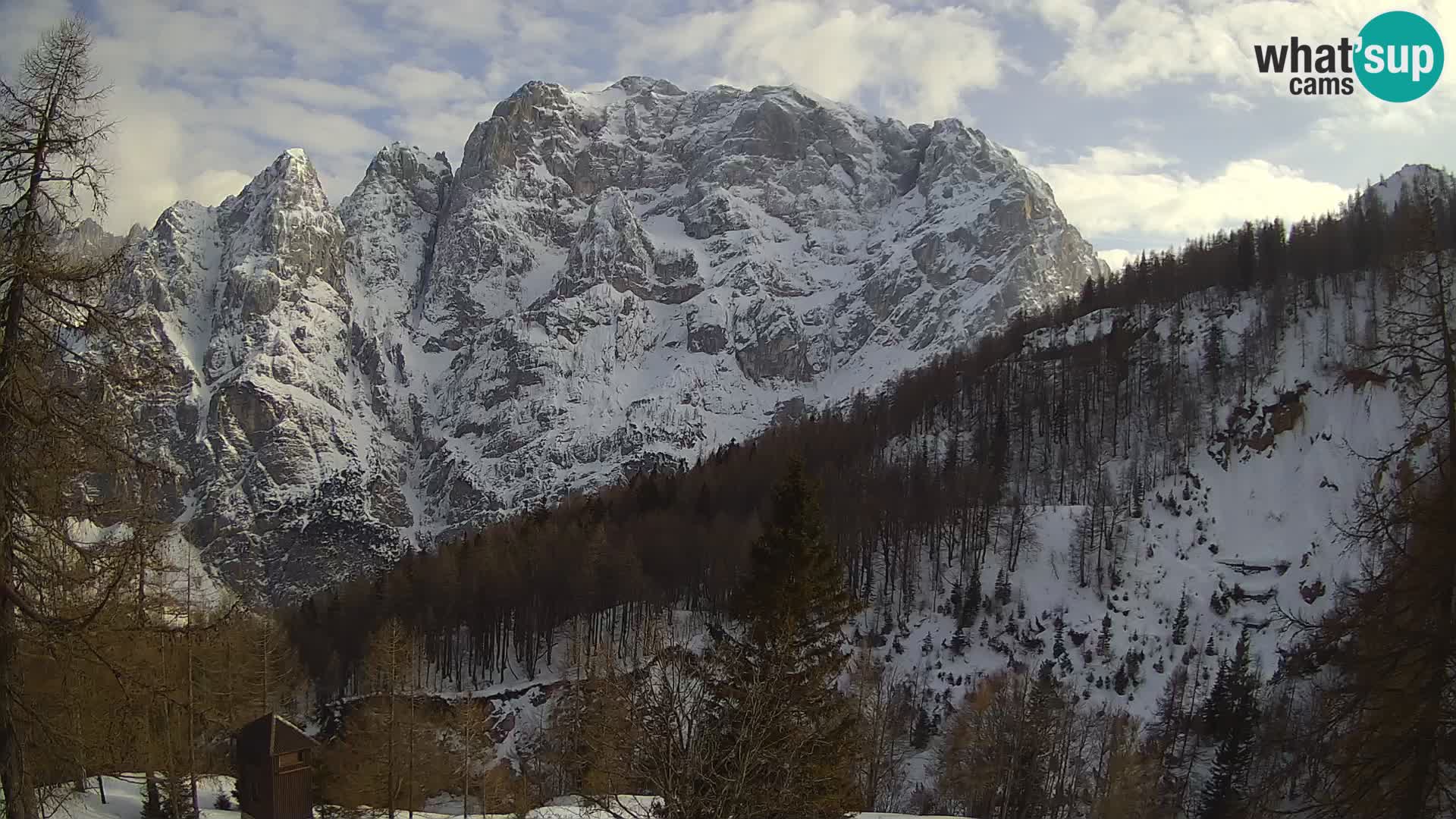 Vršič LIVE webcam Erjavčeva house – view to PRISOJNIK – Slovenia