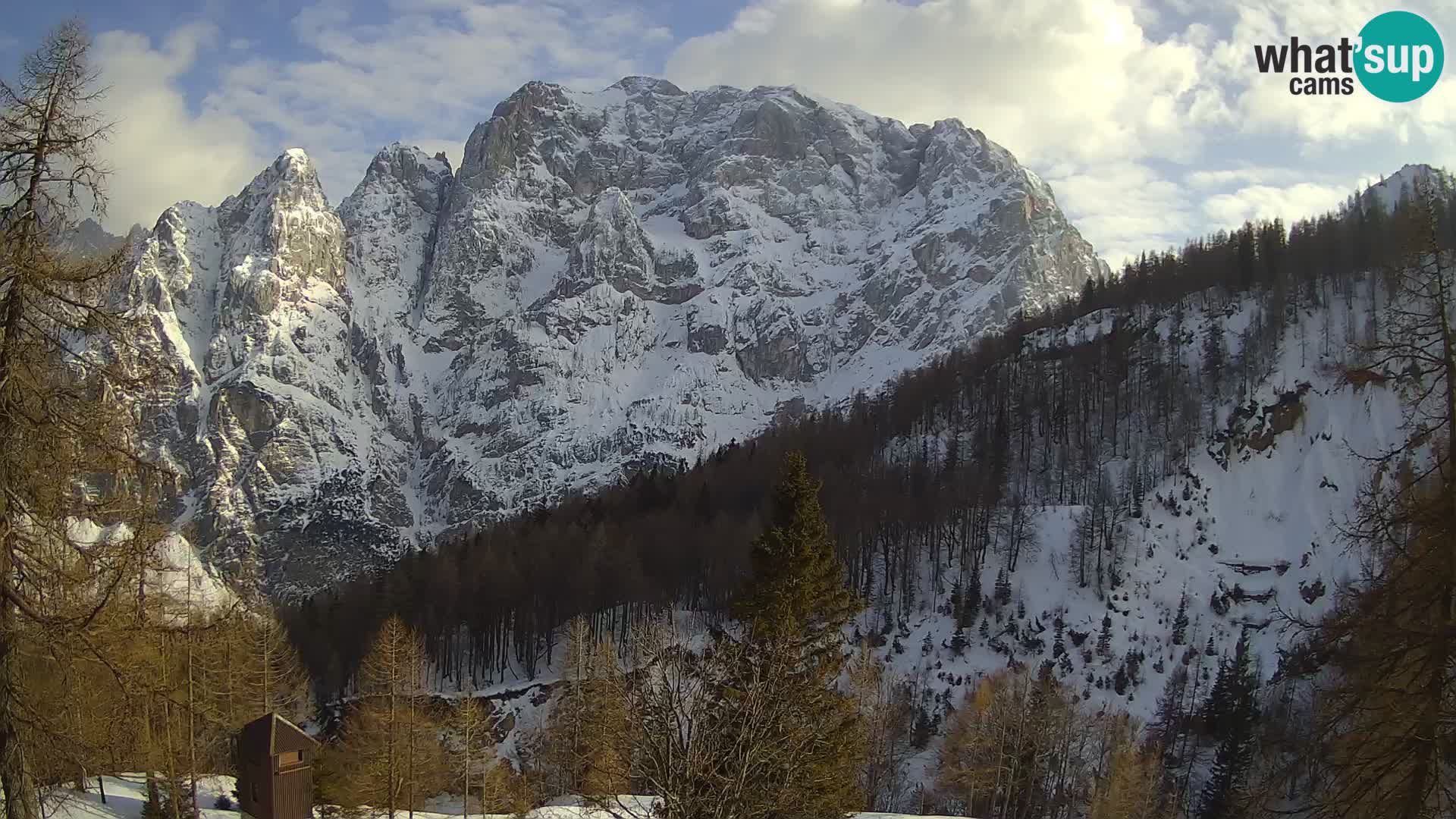 Vršič LIVE webcam Erjavčeva house – view to PRISOJNIK – Slovenia