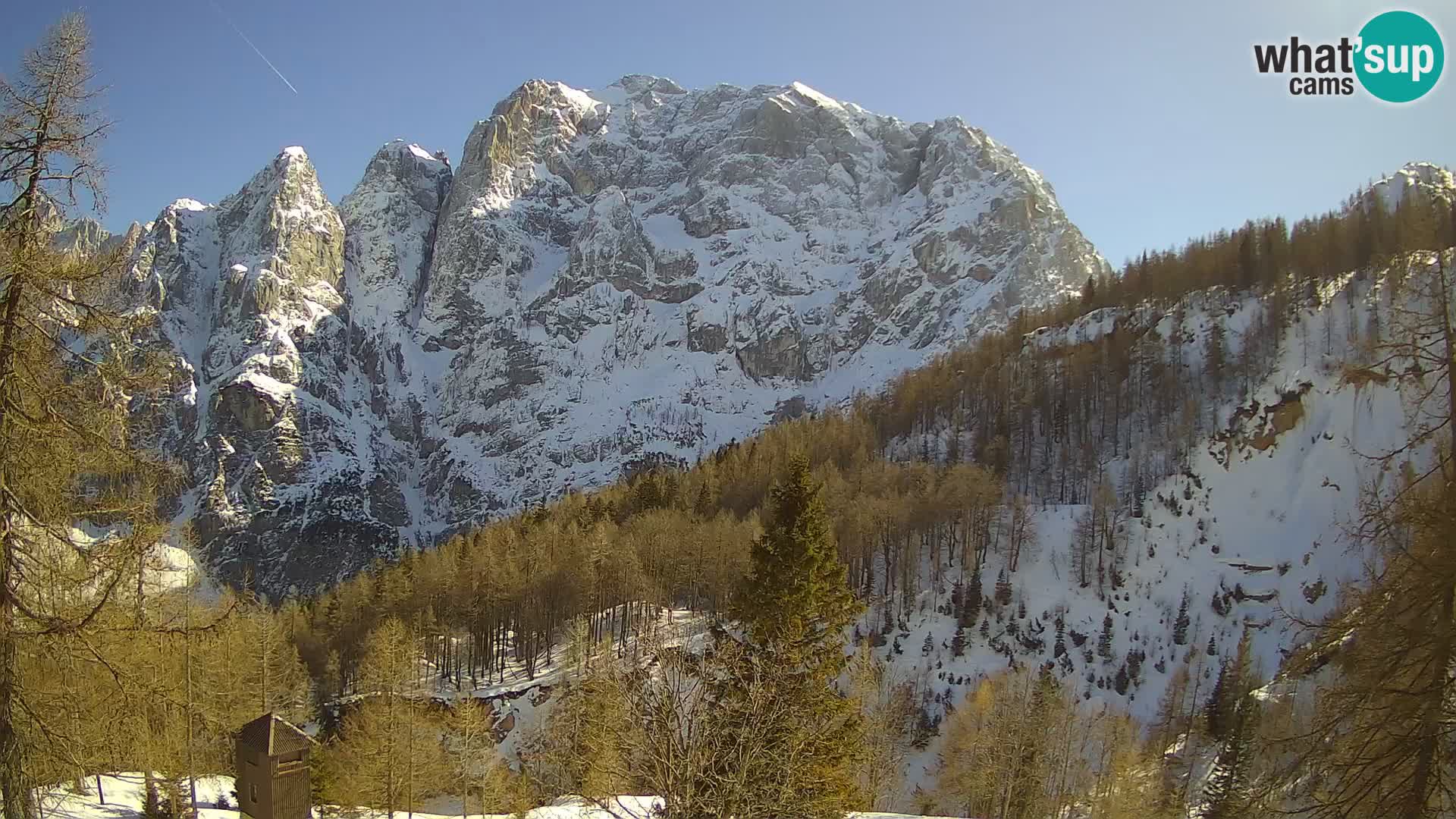 Vršič LIVE webcam Erjavčeva house – view to PRISOJNIK – Slovenia