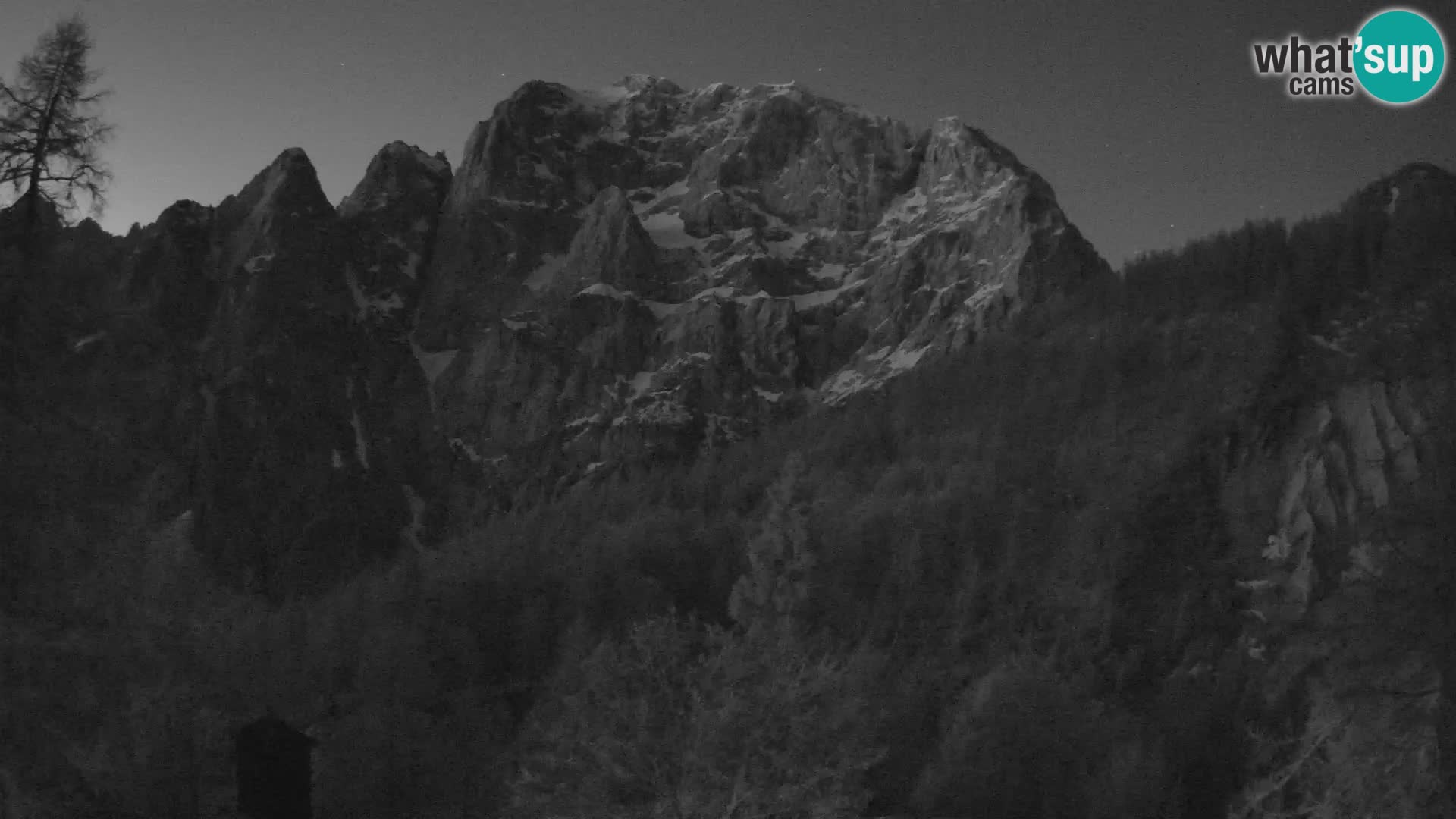 Vršič LIVE Webcam Haus Erjavčeva – Blick auf PRISOJNIK – Slowenien