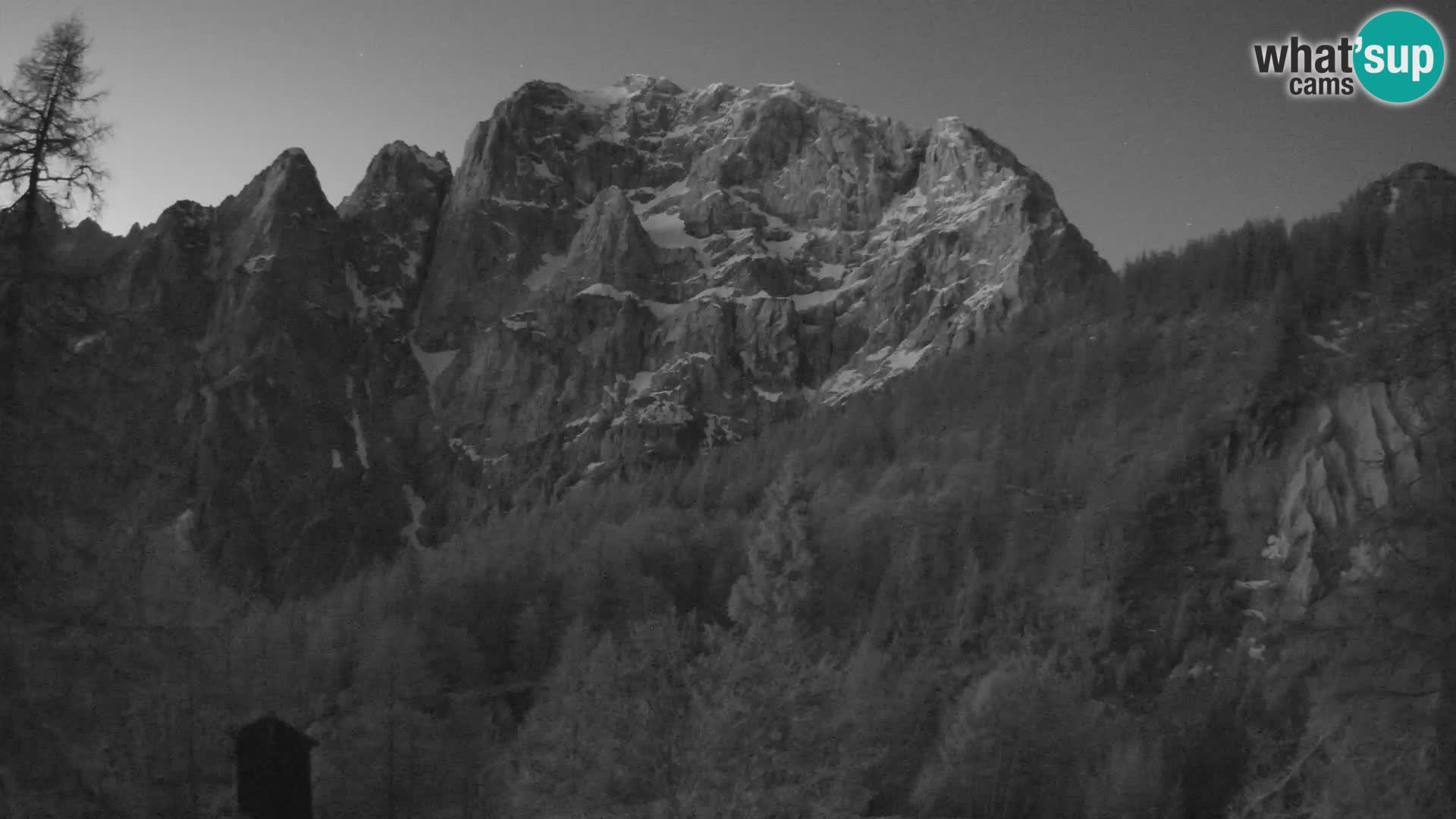 Vršič LIVE webcam casa Erjavčeva – vista sul PRISOJNIK – Slovenia