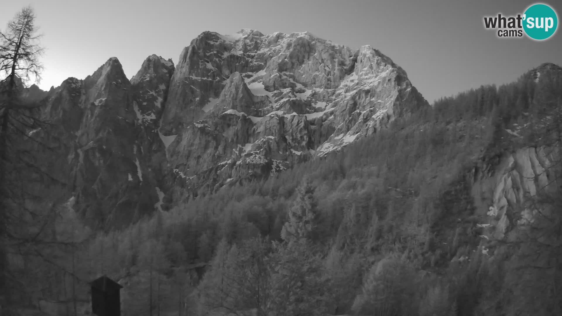 Webcam Vršič LIVE maison Erjavčeva – vue sur PRISOJNIK – Slovénie