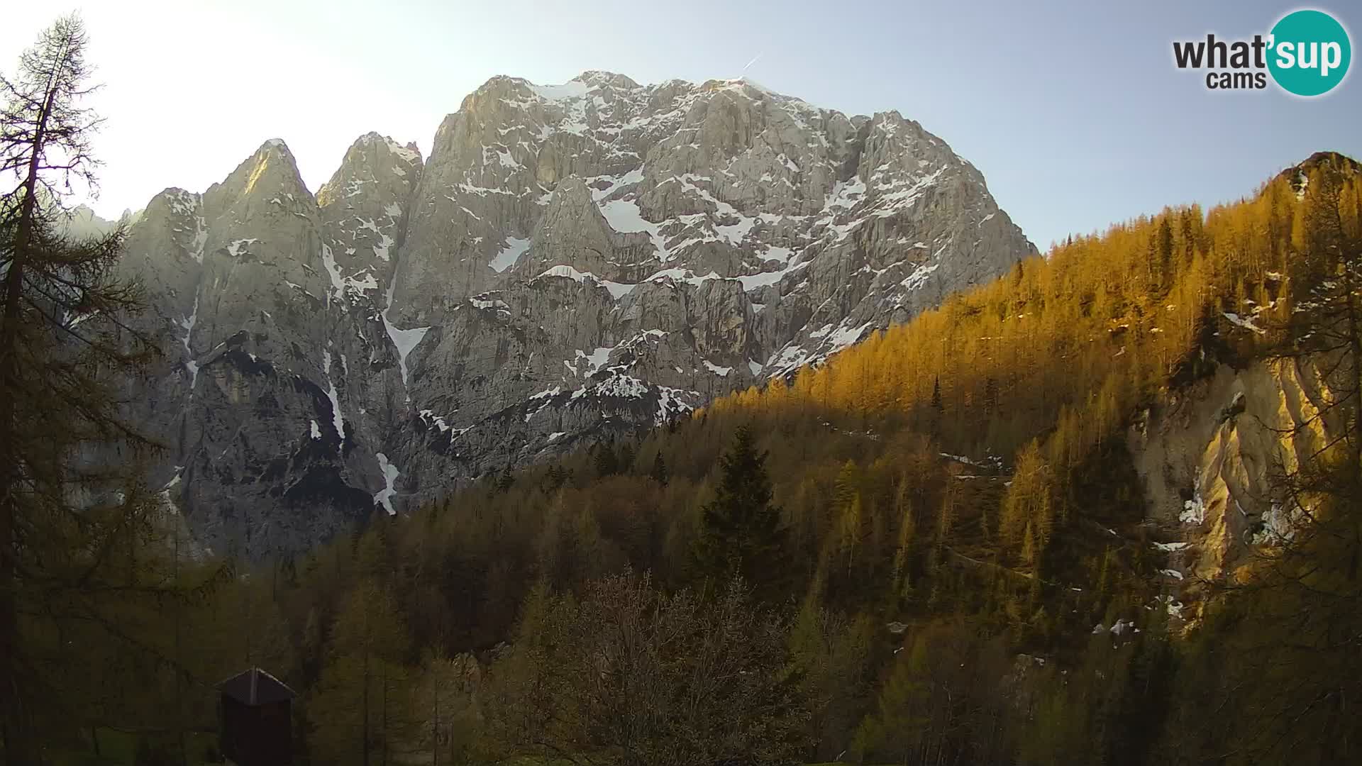 Vršič web kamera Erjavčeva kuća – view to PRISOJNIK – Slovenija