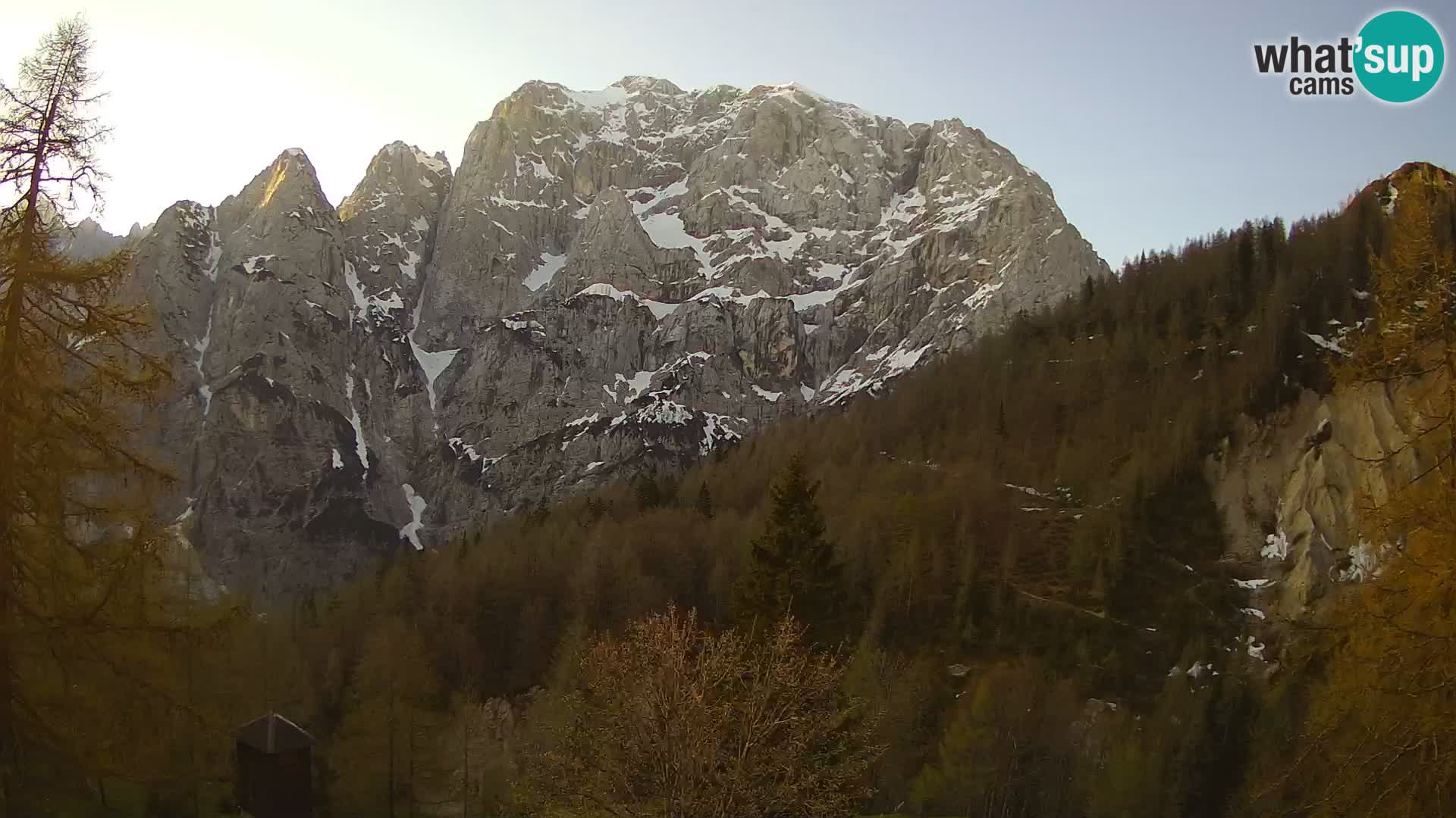 Vršič LIVE webcam casa Erjavčeva – vista sul PRISOJNIK – Slovenia
