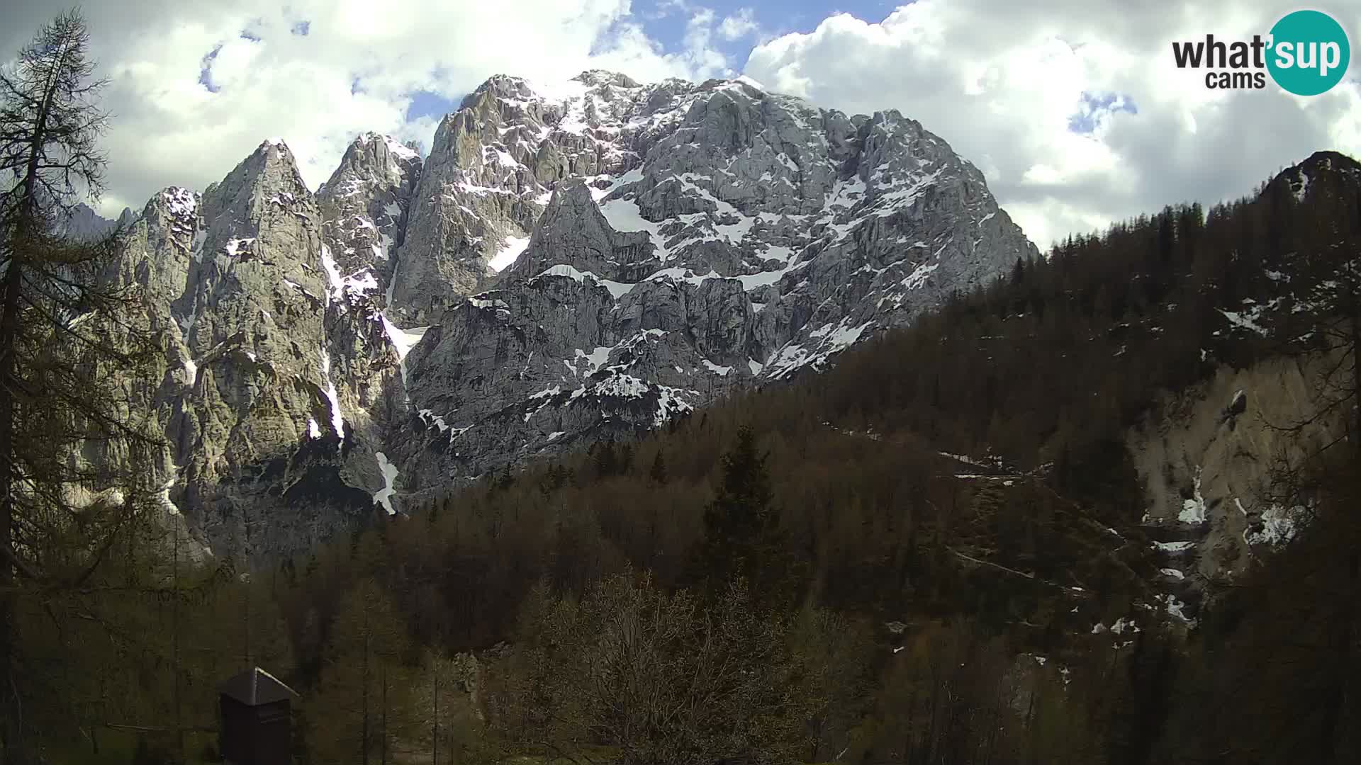 Vršič LIVE webcam Erjavčeva house – view to PRISOJNIK – Slovenia