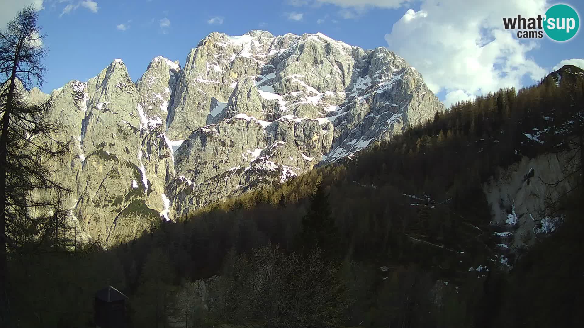 Vršič LIVE webcam Erjavčeva house – view to PRISOJNIK – Slovenia