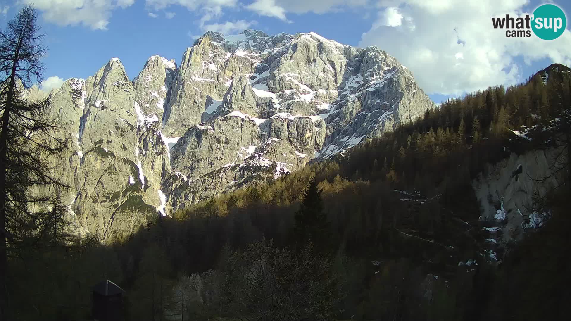 Vršič LIVE webcam Erjavčeva house – view to PRISOJNIK – Slovenia