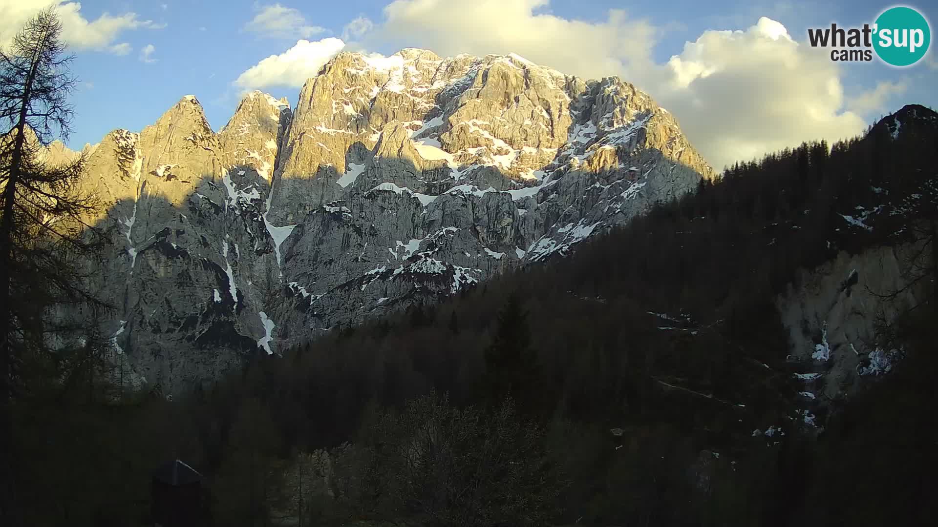 Vršič LIVE Webcam Haus Erjavčeva – Blick auf PRISOJNIK – Slowenien