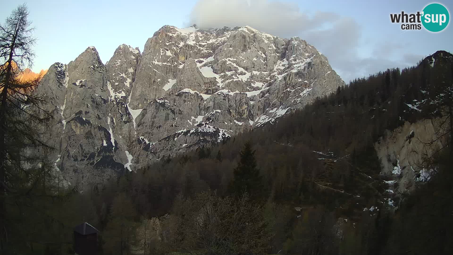 Webcam Vršič LIVE maison Erjavčeva – vue sur PRISOJNIK – Slovénie