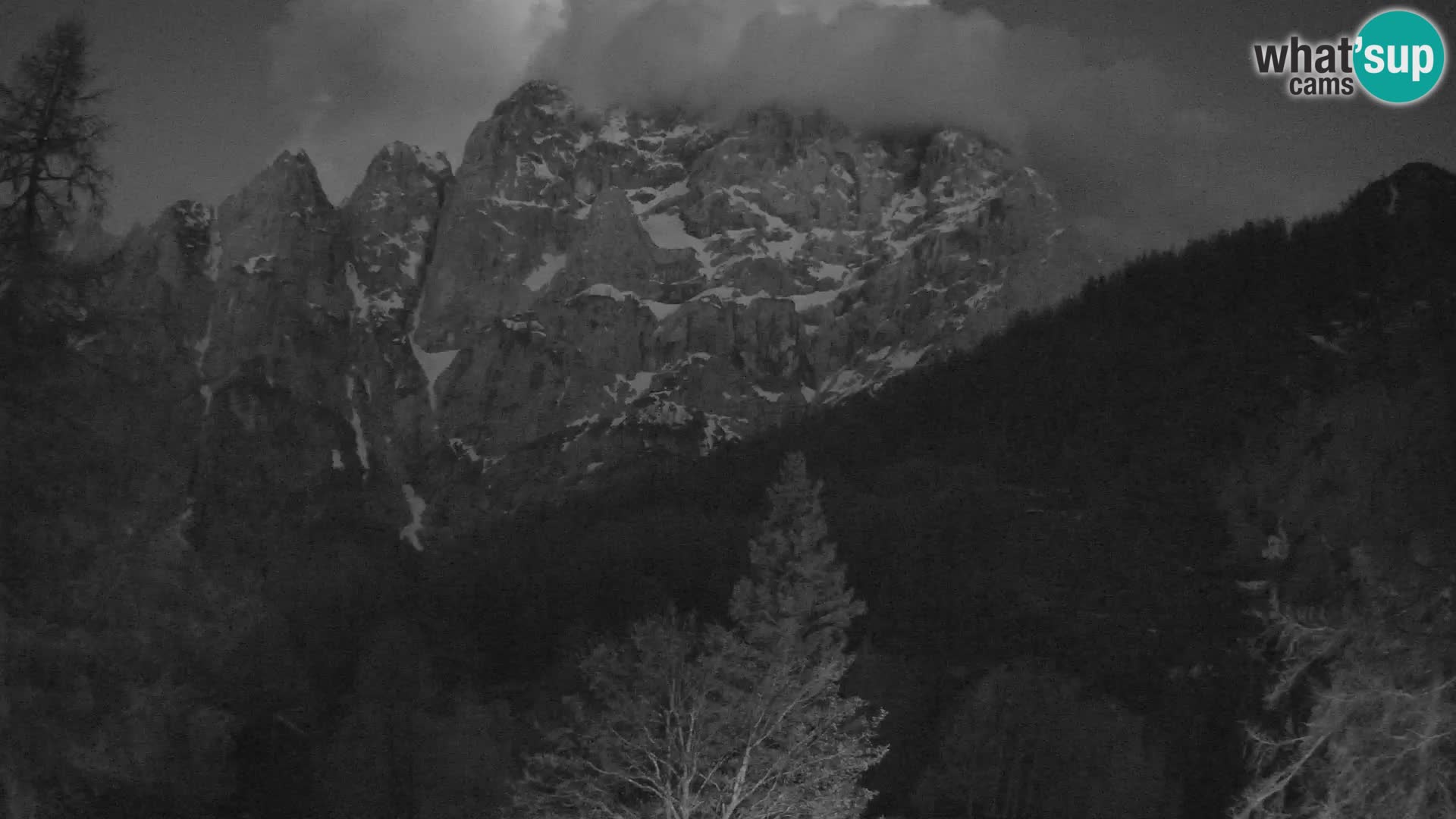 Vršič LIVE webcam casa Erjavčeva – vista sul PRISOJNIK – Slovenia