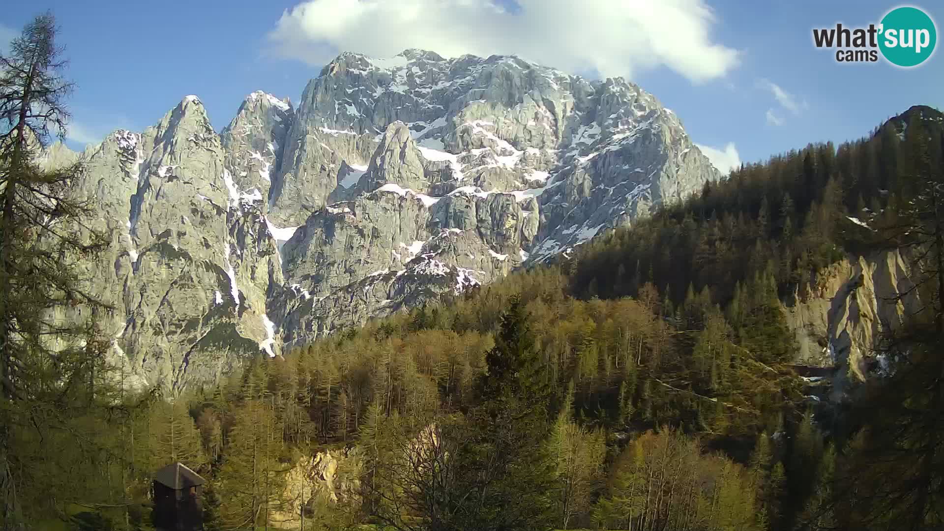 Vršič LIVE webcam Erjavčeva house – view to PRISOJNIK – Slovenia