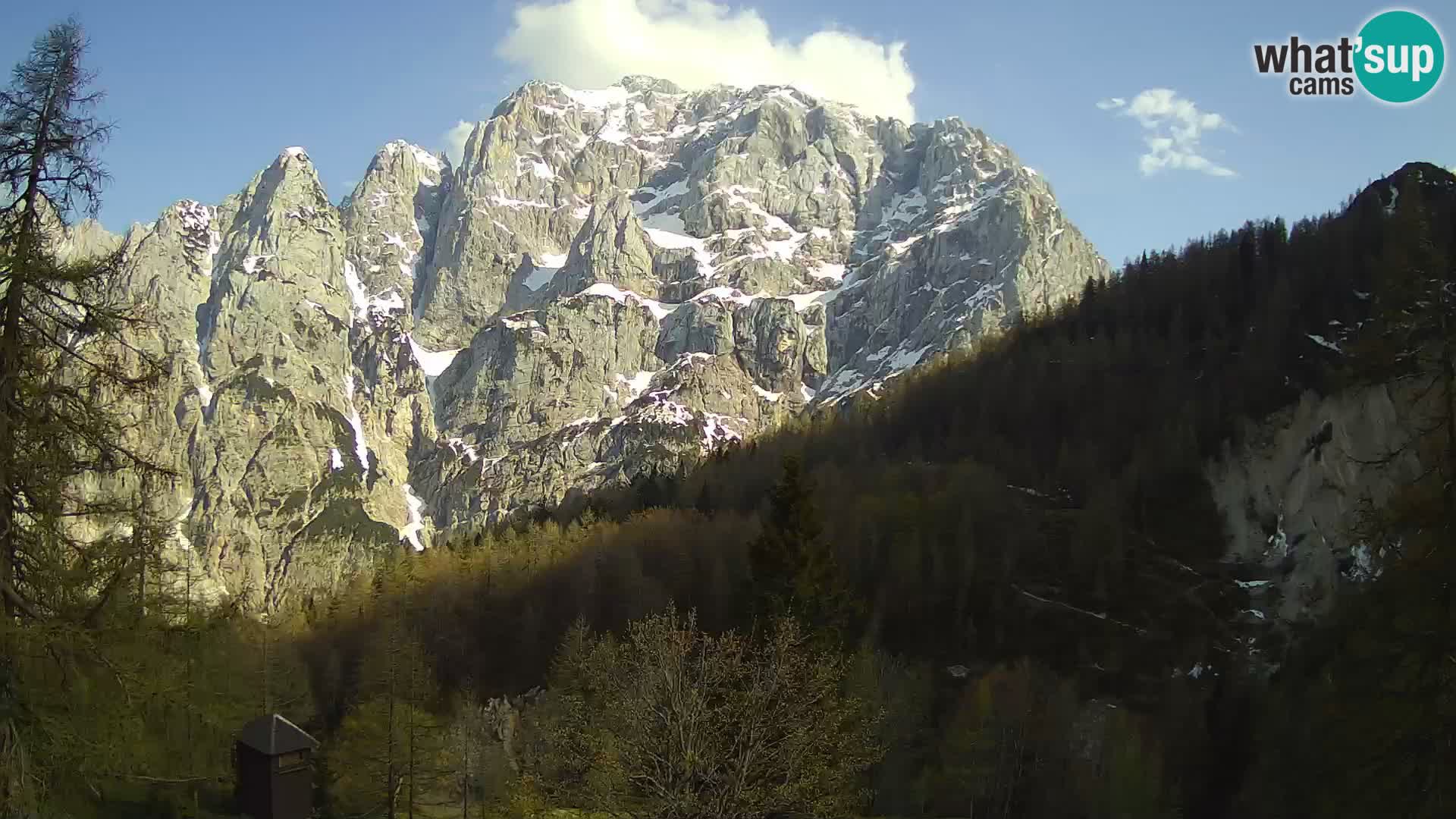 Vršič LIVE webcam Erjavčeva house – view to PRISOJNIK – Slovenia