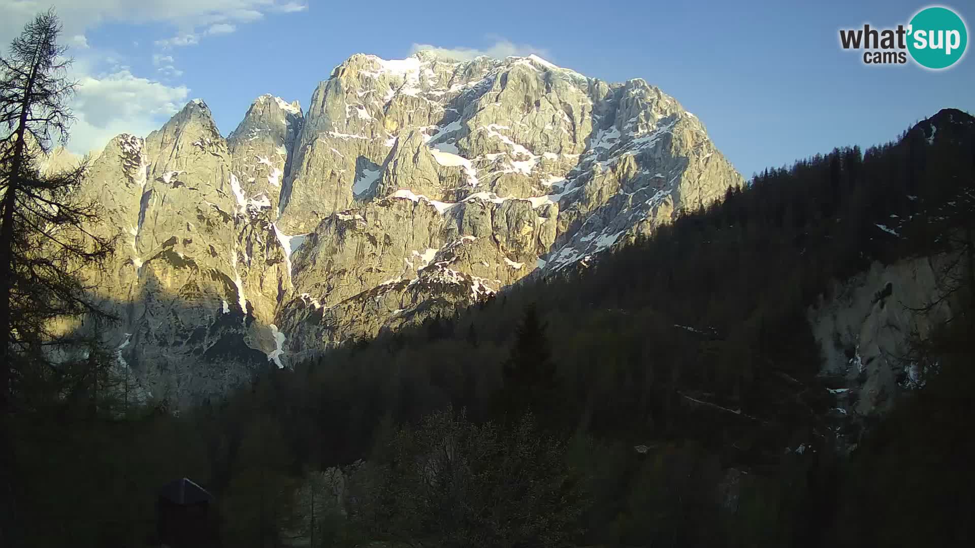 Vršič LIVE webcam Erjavčeva house – view to PRISOJNIK – Slovenia