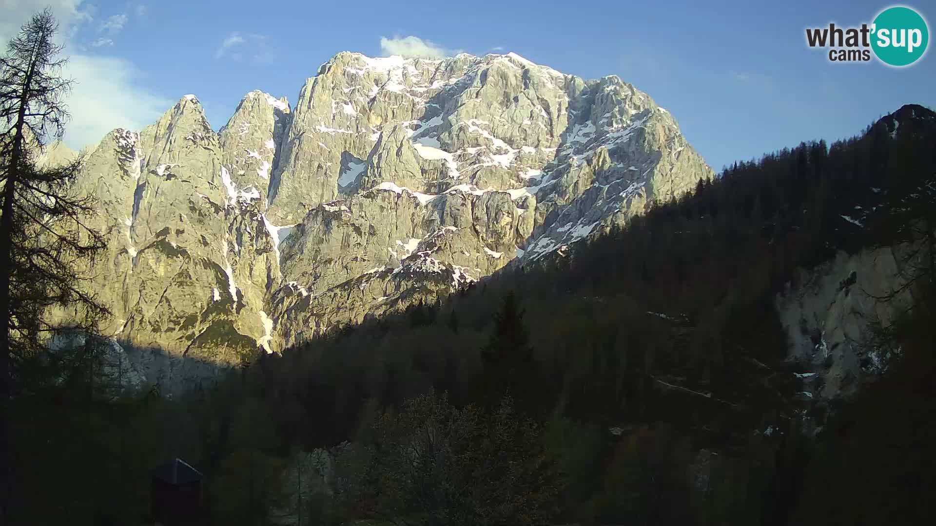 Vršič LIVE webcam Erjavčeva house – view to PRISOJNIK – Slovenia