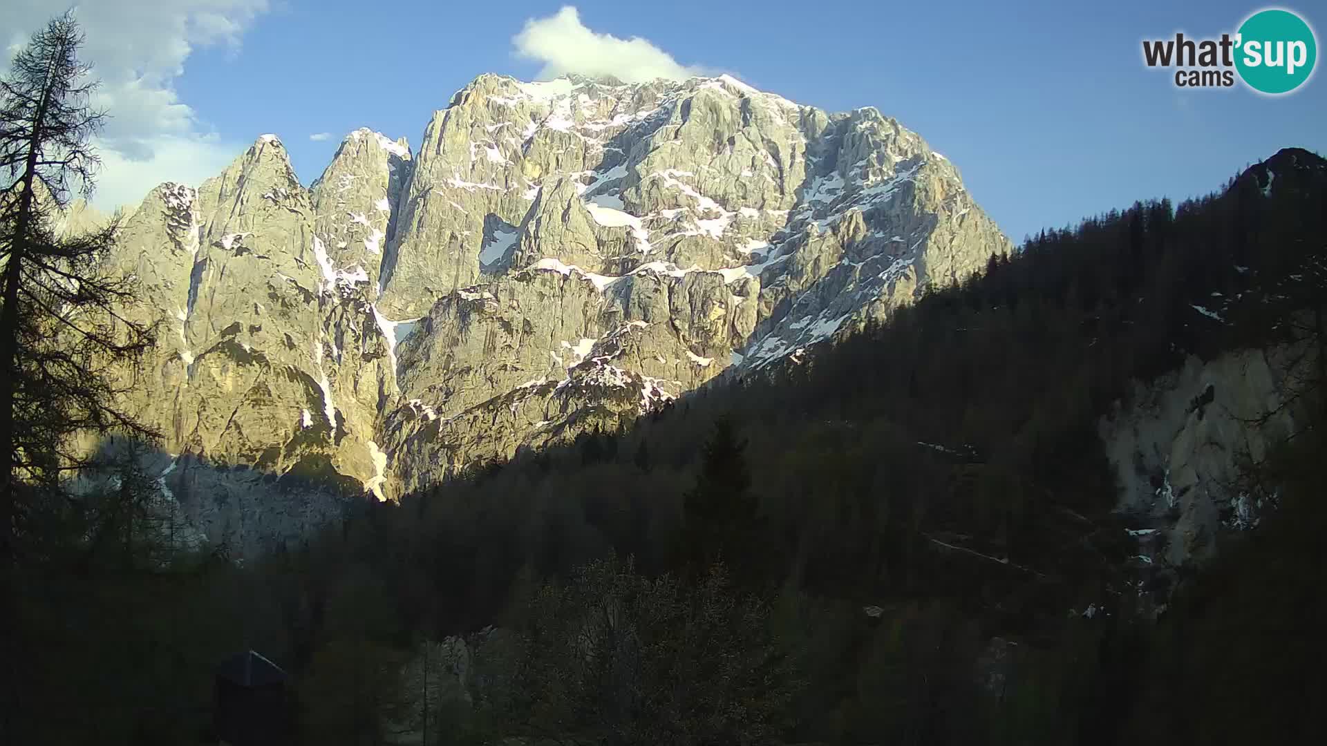 Vršič LIVE webcam Erjavčeva house – view to PRISOJNIK – Slovenia