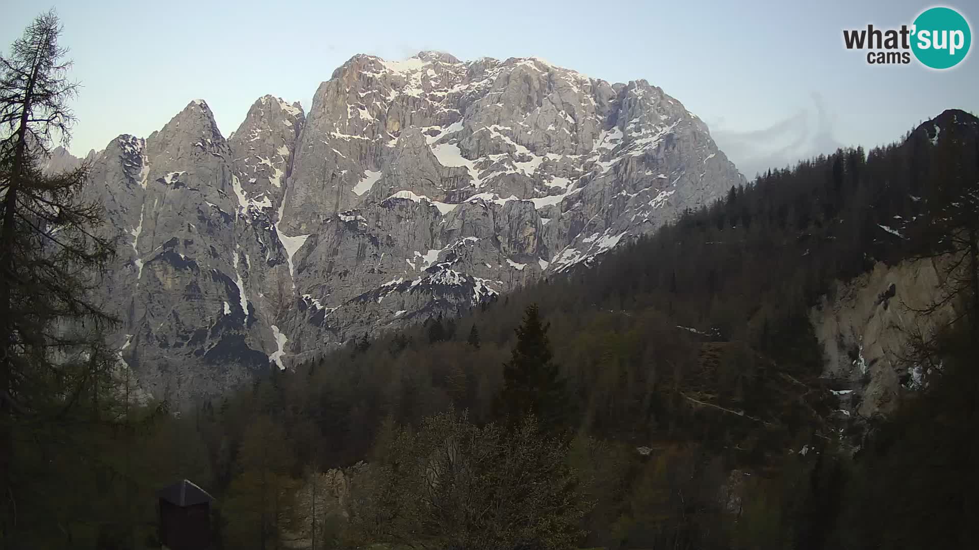Webcam Vršič LIVE maison Erjavčeva – vue sur PRISOJNIK – Slovénie