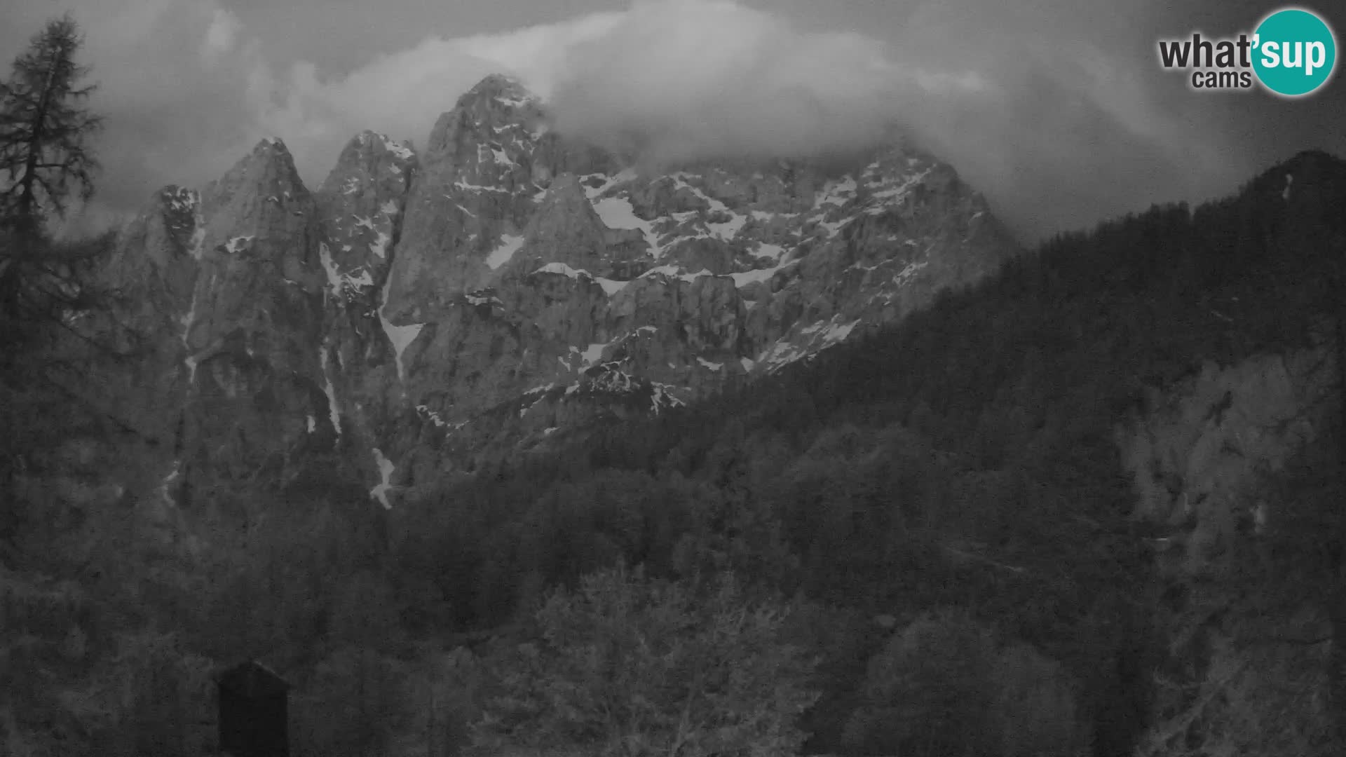 Webcam Vršič LIVE maison Erjavčeva – vue sur PRISOJNIK – Slovénie