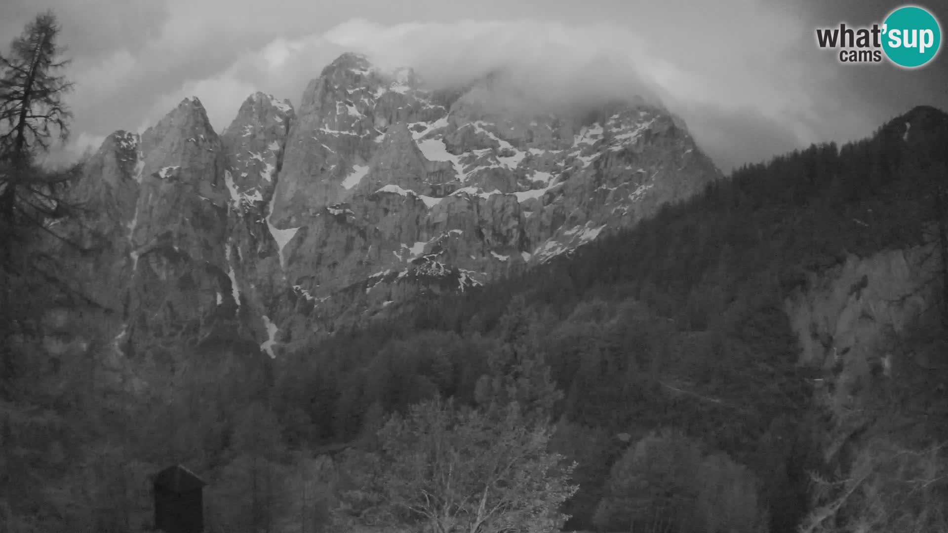 Webcam Vršič LIVE maison Erjavčeva – vue sur PRISOJNIK – Slovénie