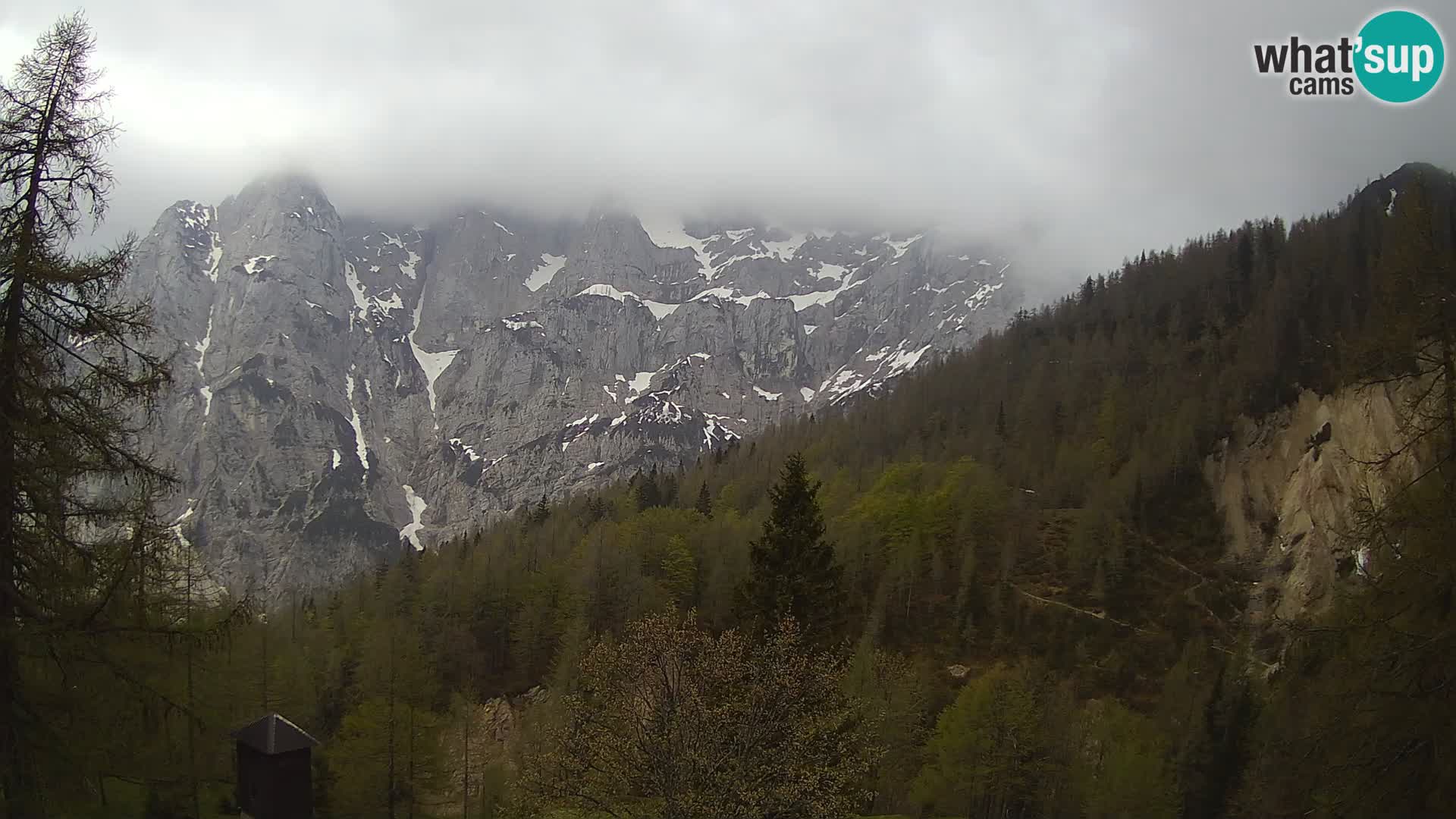 Vršič web kamera Erjavčeva kuća – view to PRISOJNIK – Slovenija