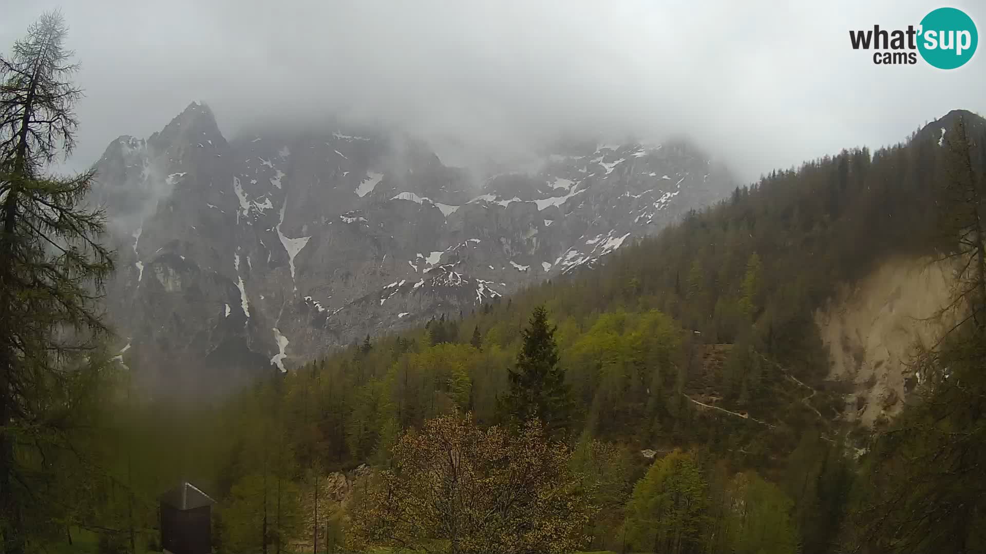 Vršič web kamera Erjavčeva kuća – view to PRISOJNIK – Slovenija