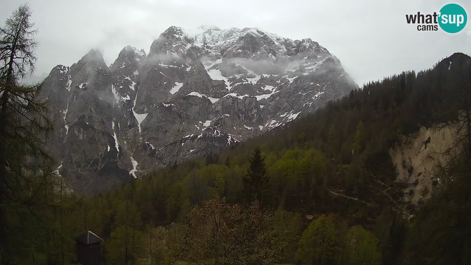 Vršič web kamera Erjavčeva kuća – view to PRISOJNIK – Slovenija