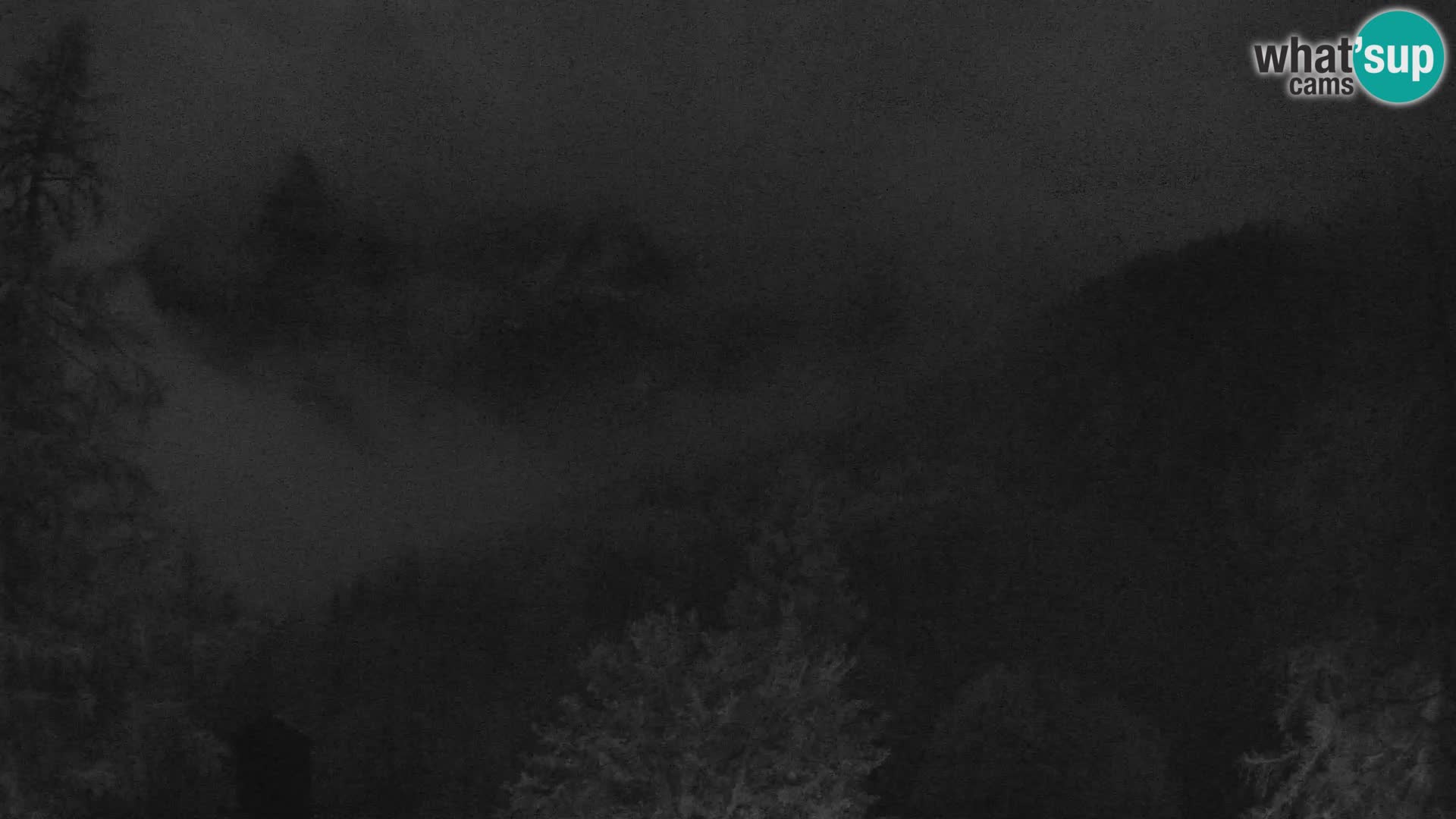 Vršič LIVE webcam Erjavčeva house – view to PRISOJNIK – Slovenia