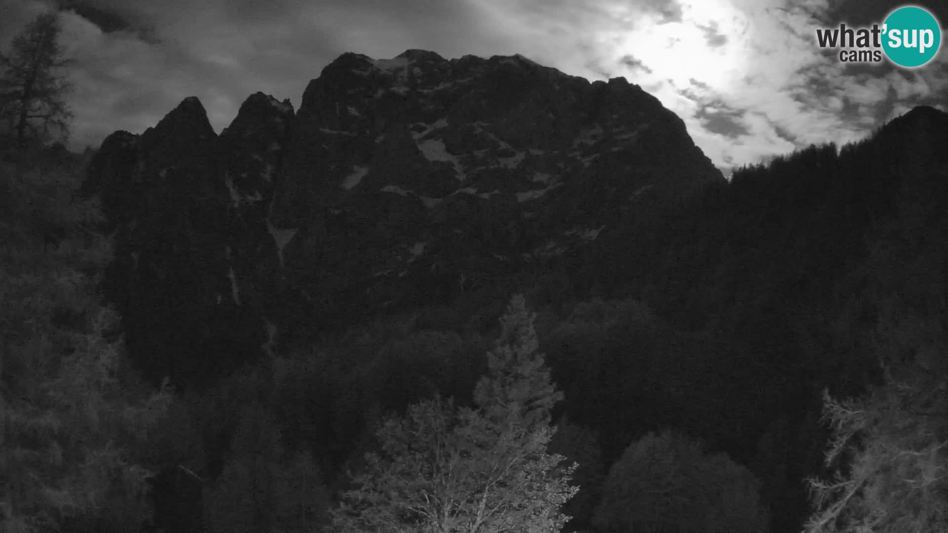 Webcam Vršič LIVE maison Erjavčeva – vue sur PRISOJNIK – Slovénie