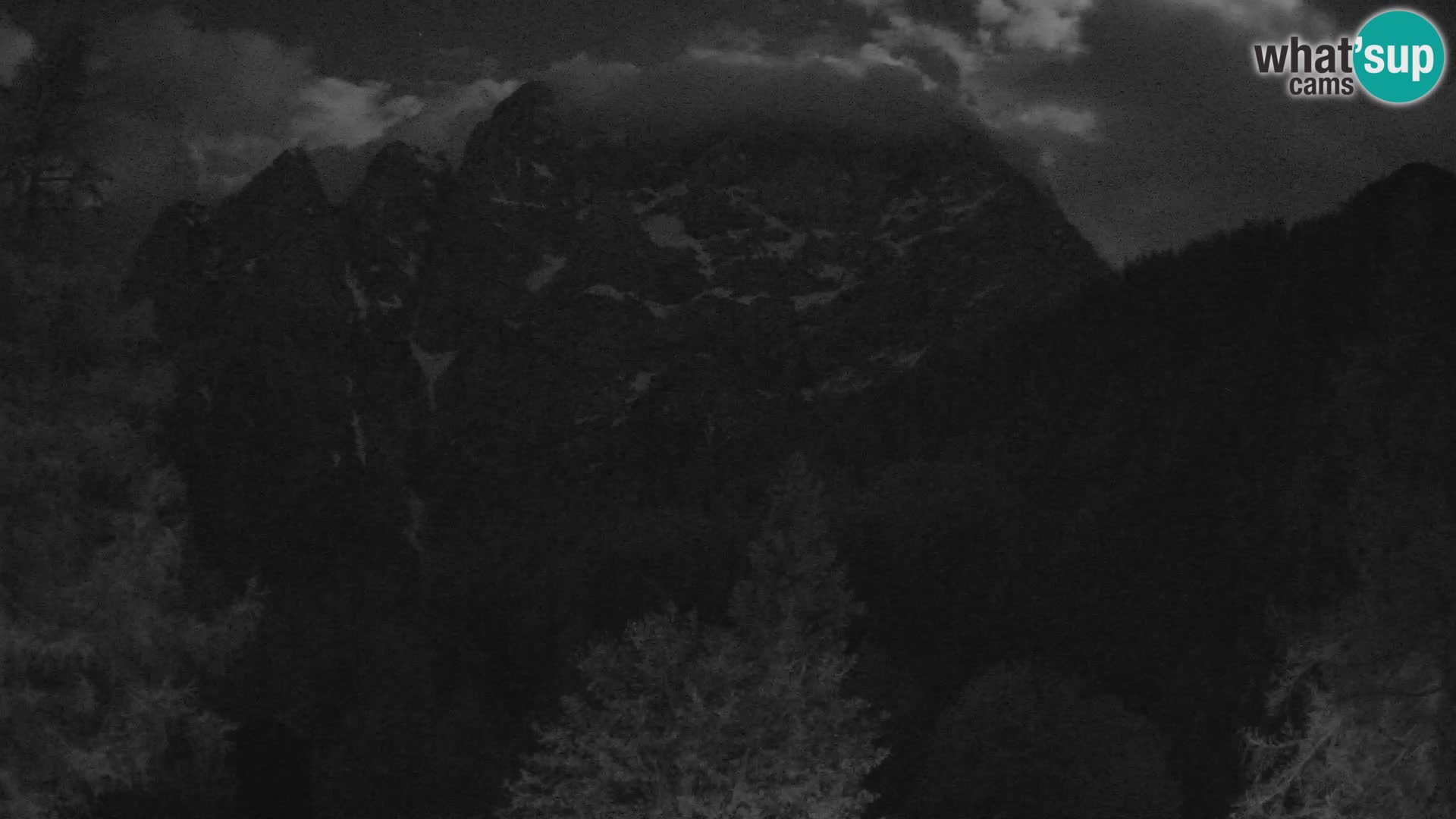 Vršič web kamera Erjavčeva kuća – view to PRISOJNIK – Slovenija