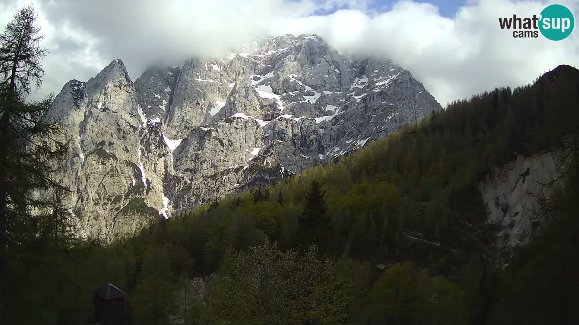 Vršič LIVE webcam Erjavčeva house – view to PRISOJNIK – Slovenia