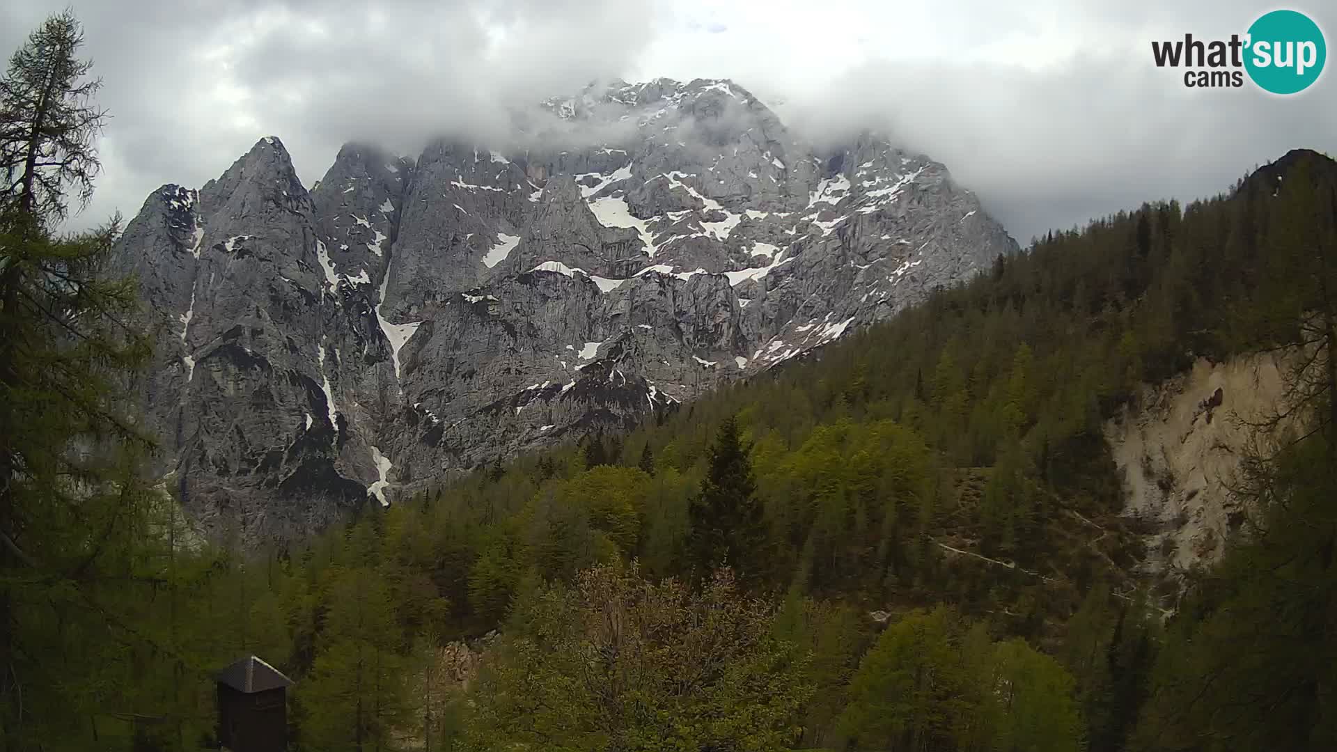 Vršič web kamera Erjavčeva kuća – view to PRISOJNIK – Slovenija