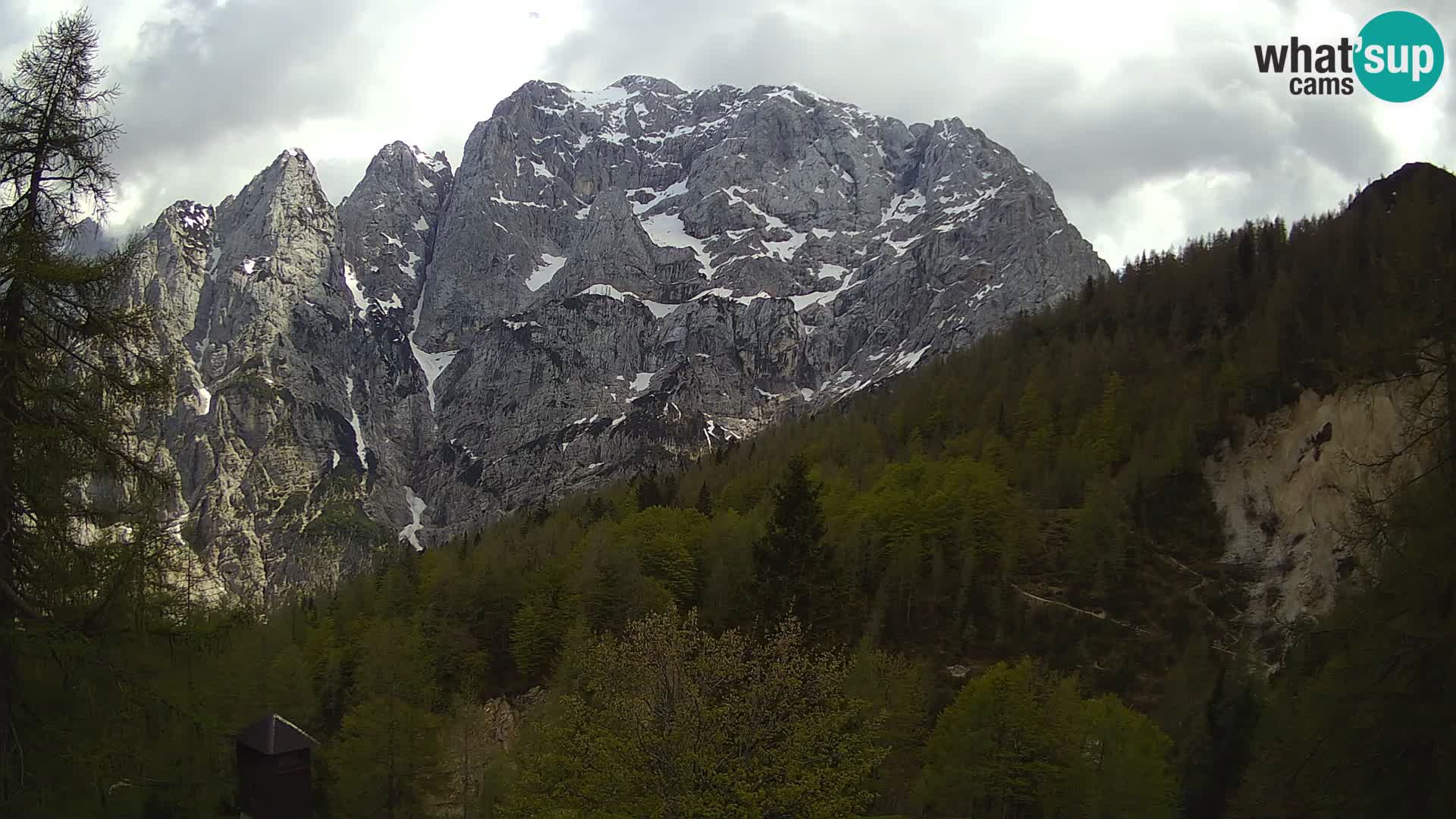 Vršič LIVE webcam Erjavčeva house – view to PRISOJNIK – Slovenia