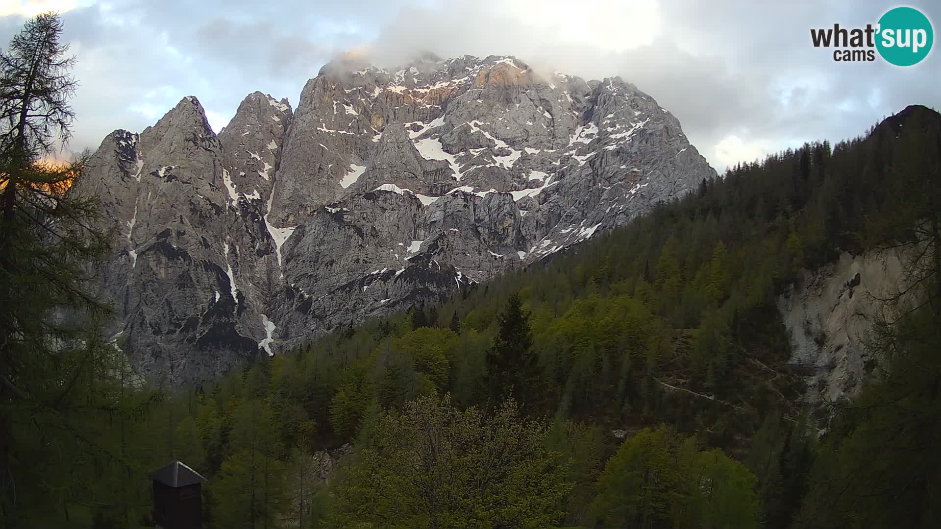 Vršič LIVE Webcam Haus Erjavčeva – Blick auf PRISOJNIK – Slowenien