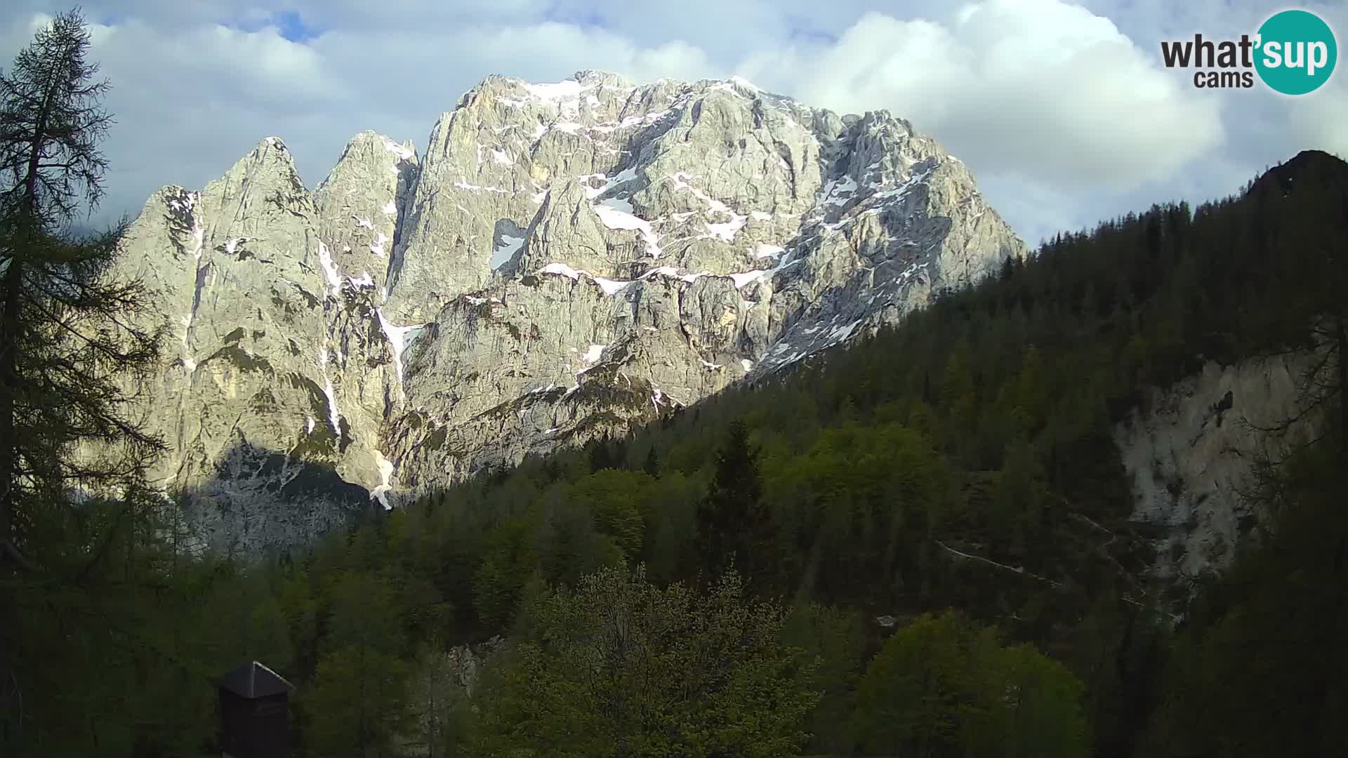 Vršič web kamera Erjavčeva kuća – view to PRISOJNIK – Slovenija