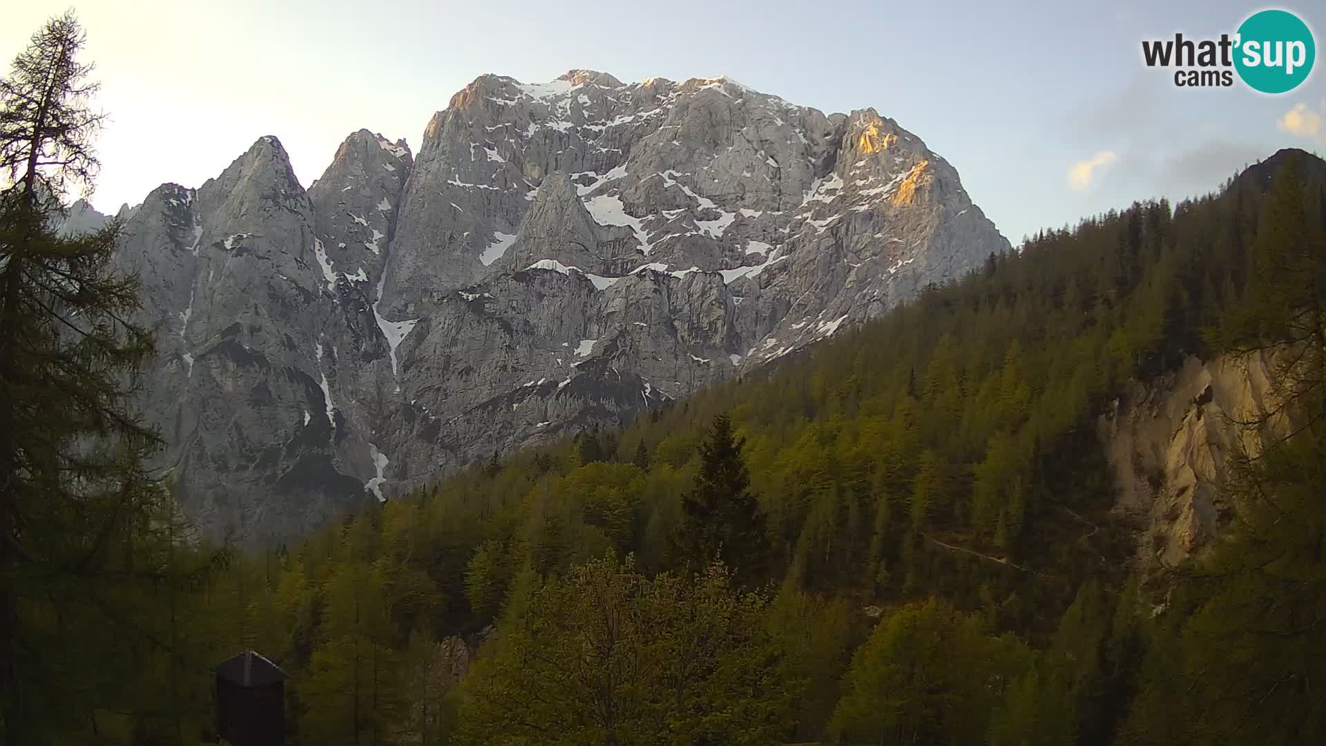 Vršič LIVE webcam Erjavčeva house – view to PRISOJNIK – Slovenia