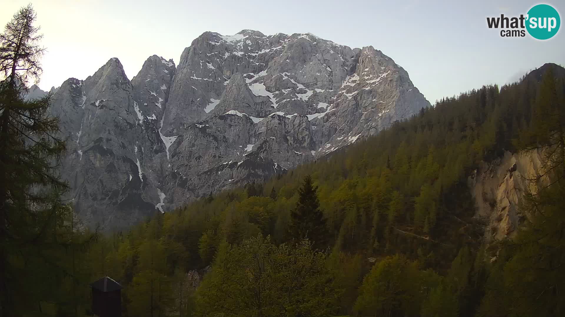 Webcam Vršič LIVE maison Erjavčeva – vue sur PRISOJNIK – Slovénie