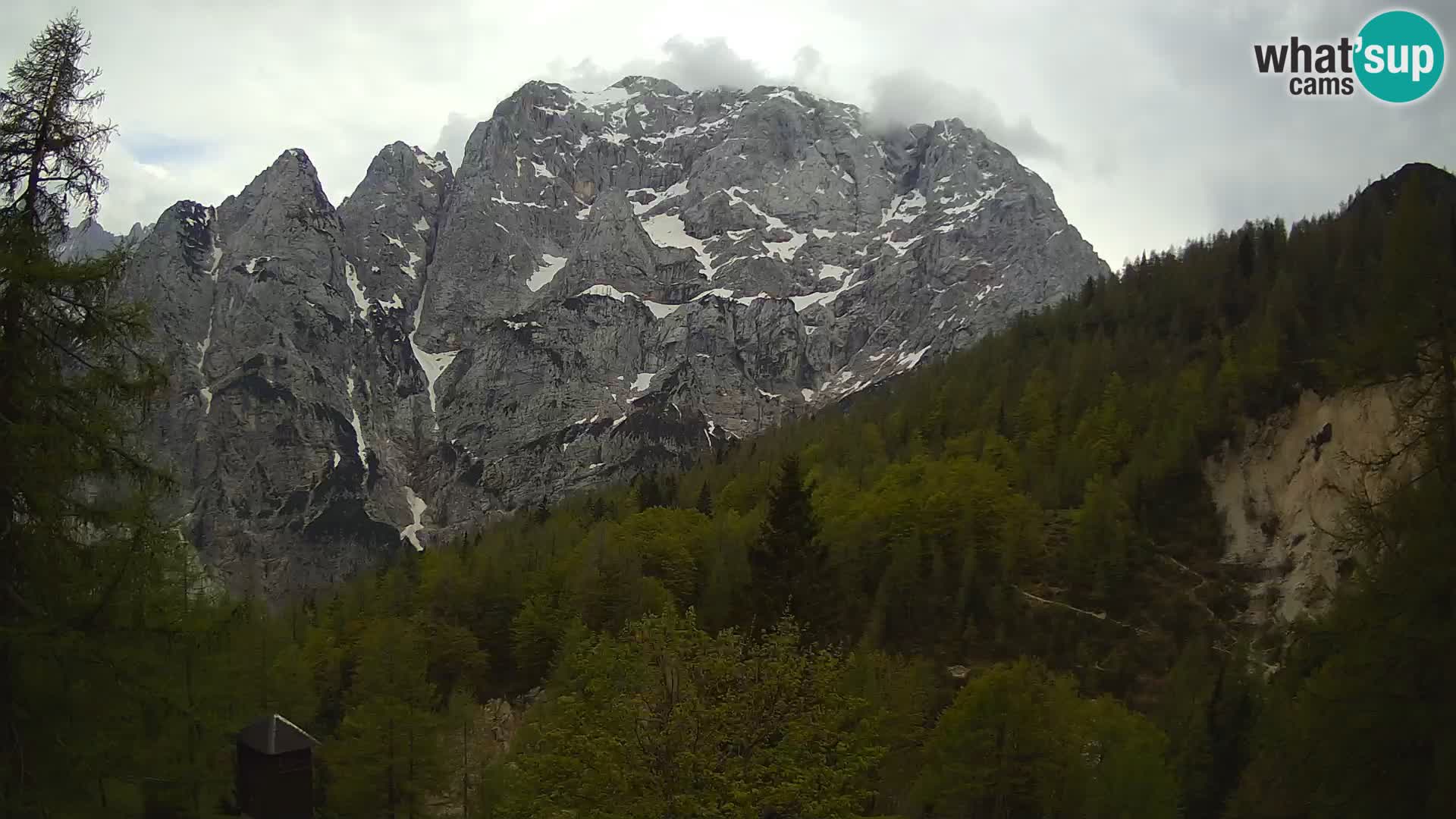 Vršič LIVE webcam Erjavčeva house – view to PRISOJNIK – Slovenia